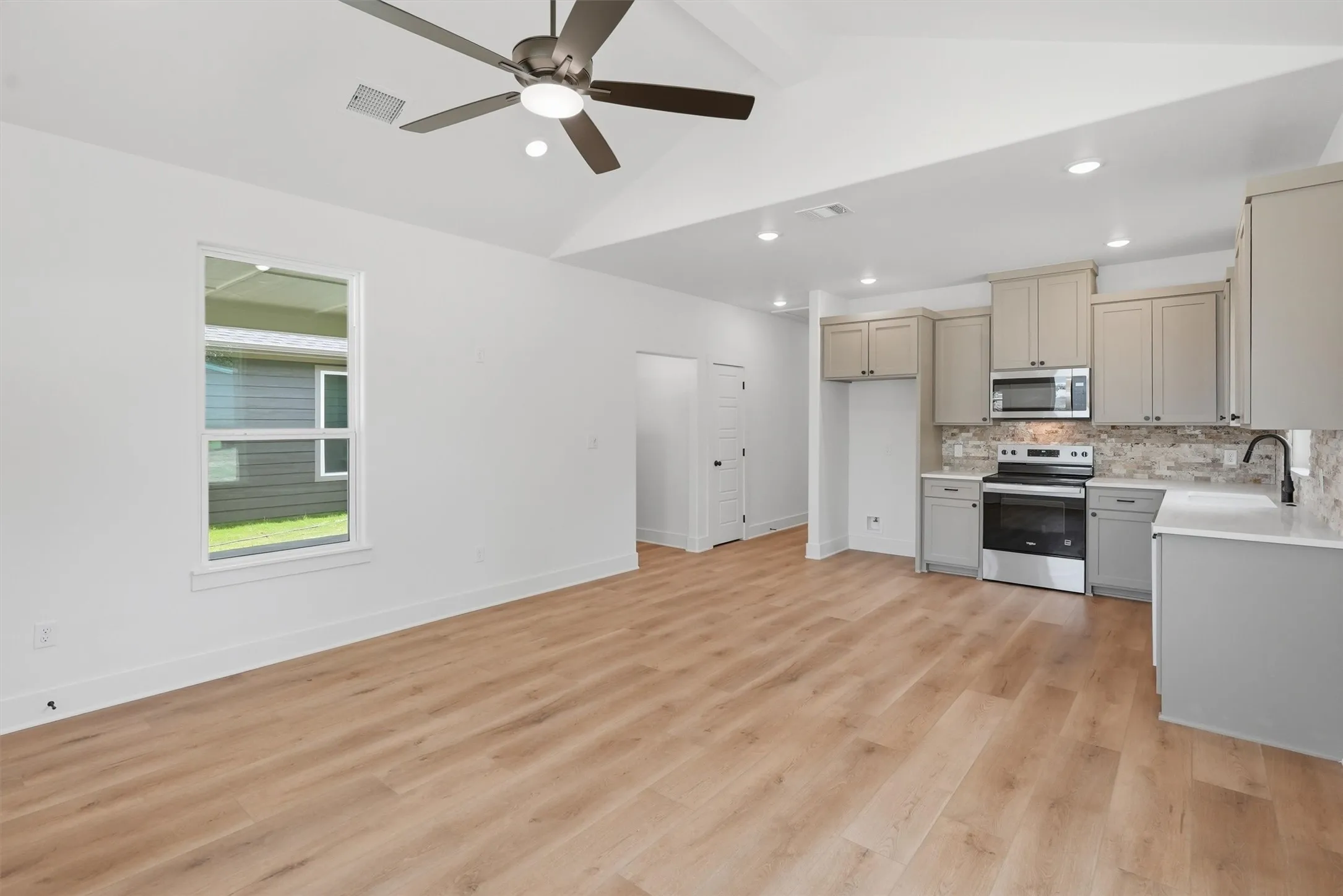 Single Family Residence For Sale in Hood County , 808 Branding Iron Trail, Granbury, Texas 76049, 3 Bedroom, 2 Bathroom, Garage spaces, 1,200 Sqft, built in 2026, New Construction - Incomplete, mls#21212187, Real Estate Agent in Granbury, Homes For Sale in Hood county, Homes For Sale in Granbury, Realtor in Granbury Texas, Real Estate Brokerage Independent Realty Texas, Luminita Cordes Realtor