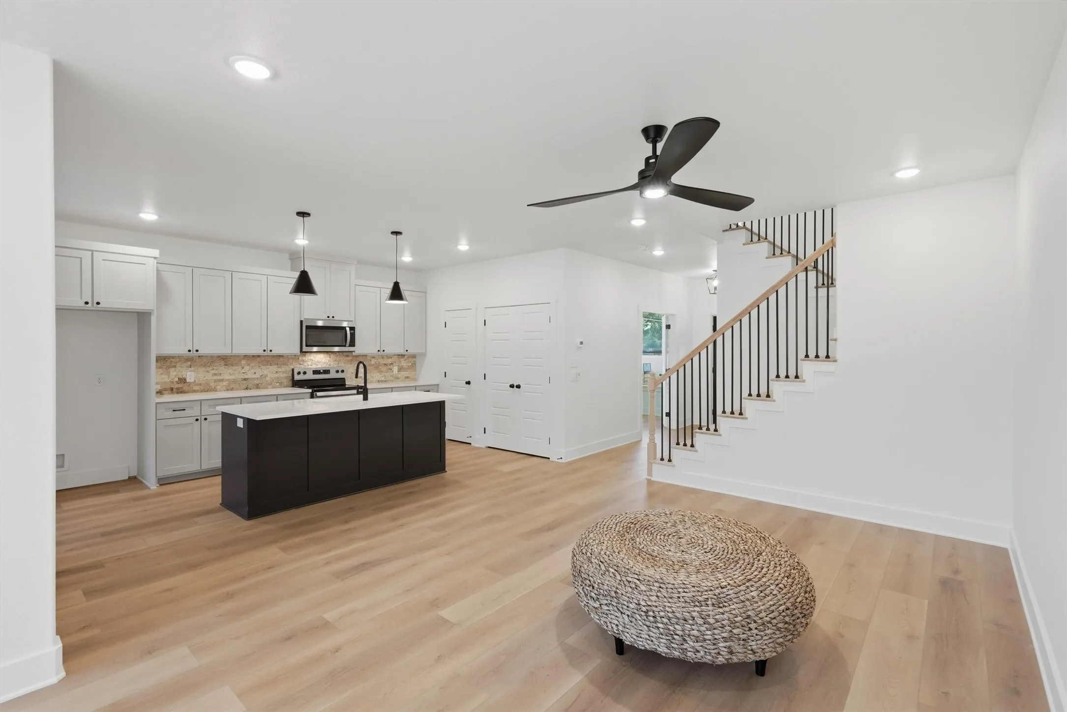 Single Family Residence For Sale in Hood County , 821 Harness Trail, Granbury, Texas 76049, 3 Bedroom, 3 Bathroom, Garage spaces, 1,936 Sqft, built in 2026, New Construction - Incomplete, mls#21211828, Real Estate Agent in Granbury, Homes For Sale in Hood county, Homes For Sale in Granbury, Realtor in Granbury Texas, Real Estate Brokerage Independent Realty Texas, Luminita Cordes Realtor