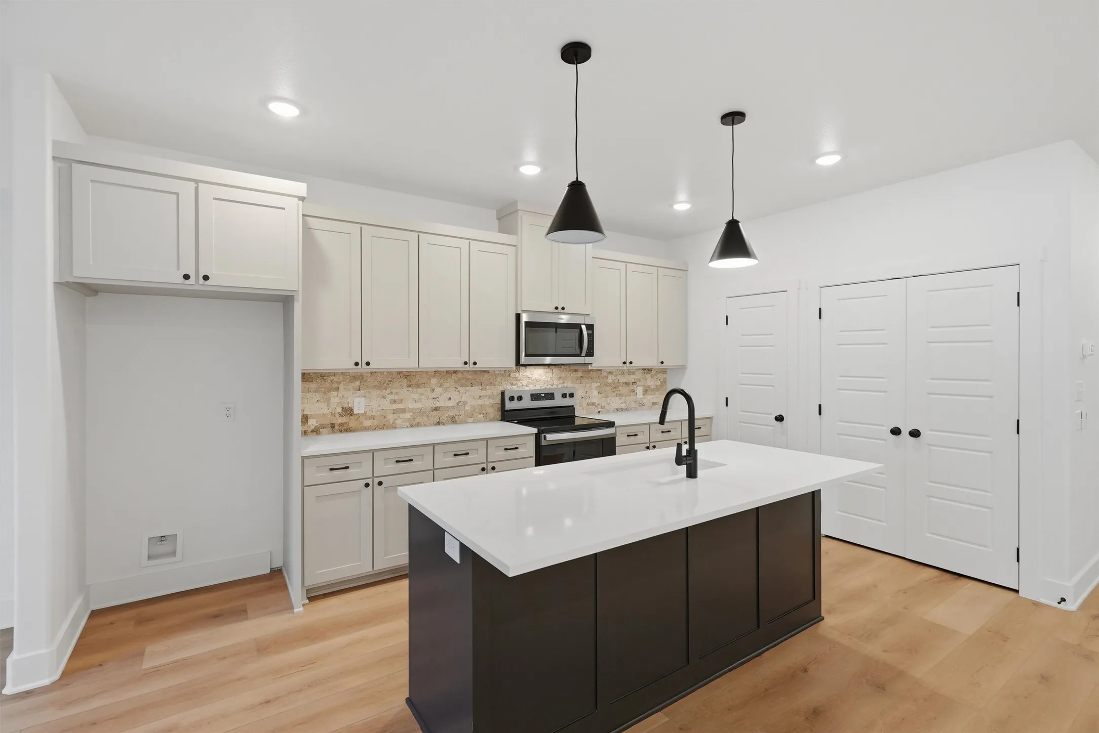Single Family Residence For Sale in Hood County , 821 Harness Trail, Granbury, Texas 76049, 3 Bedroom, 3 Bathroom, Garage spaces, 1,936 Sqft, built in 2026, New Construction - Incomplete, mls#21211828, Real Estate Agent in Granbury, Homes For Sale in Hood county, Homes For Sale in Granbury, Realtor in Granbury Texas, Real Estate Brokerage Independent Realty Texas, Luminita Cordes Realtor