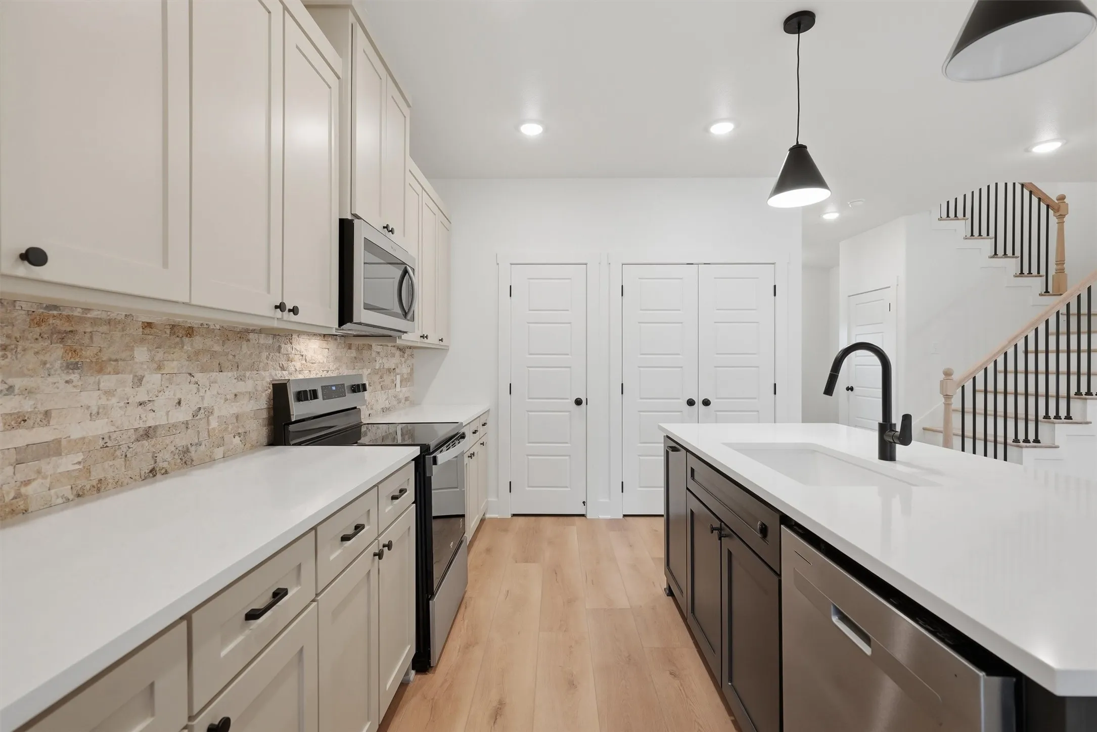 Single Family Residence For Sale in Hood County , 821 Harness Trail, Granbury, Texas 76049, 3 Bedroom, 3 Bathroom, Garage spaces, 1,936 Sqft, built in 2026, New Construction - Incomplete, mls#21211828, Real Estate Agent in Granbury, Homes For Sale in Hood county, Homes For Sale in Granbury, Realtor in Granbury Texas, Real Estate Brokerage Independent Realty Texas, Luminita Cordes Realtor