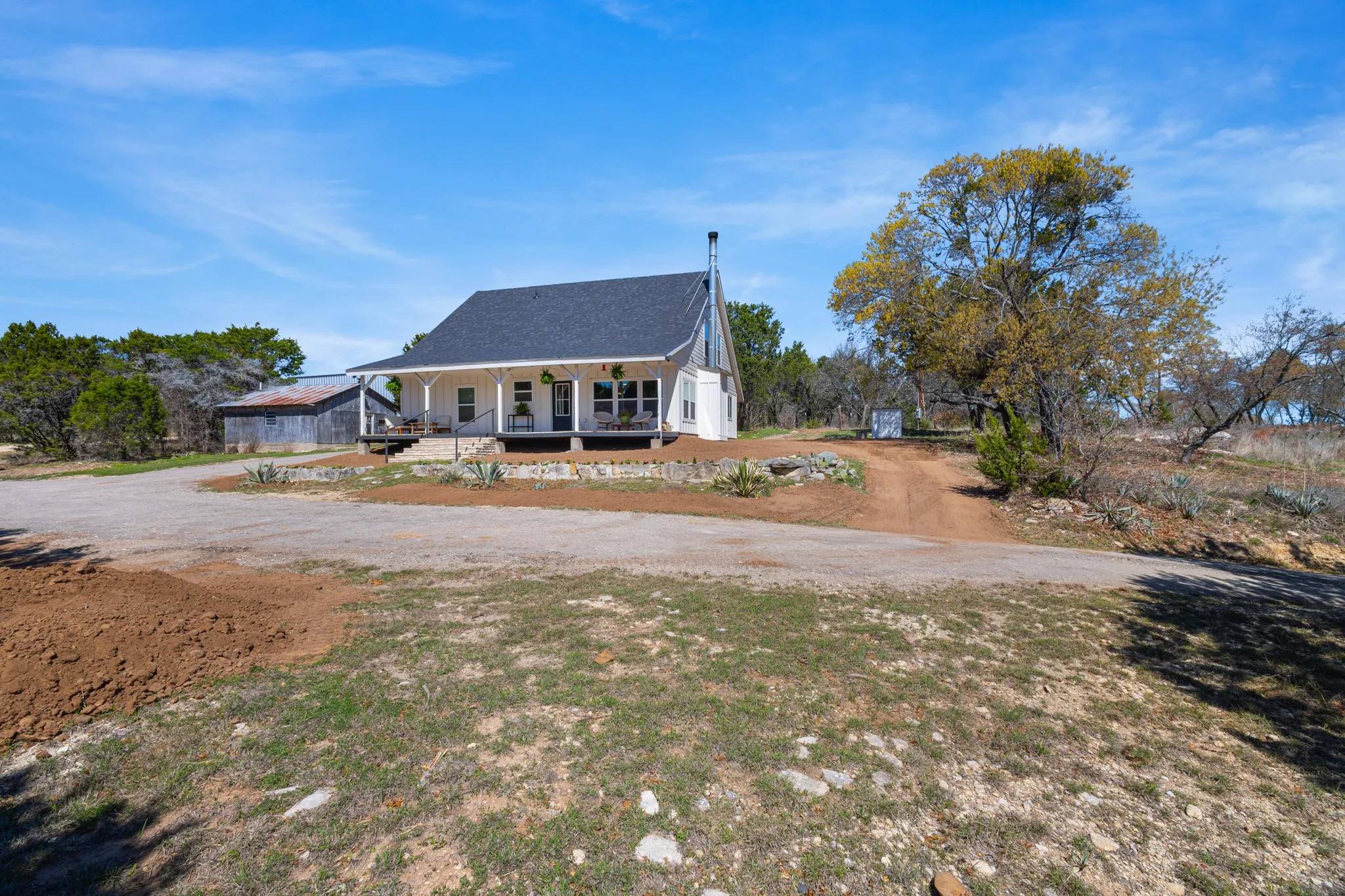 Single Family Residence For Sale in Hood County , 4700 Rock Church Highway, Tolar, Texas 76476, 5 Bedroom, 3 Bathroom, 6 Garage spaces, 2,640 Sqft, built in 1984, mls#21212978, Real Estate Agent in Tolar, Homes For Sale in Hood county, Homes For Sale in Tolar, Realtor in Tolar Texas, Real Estate Brokerage Independent Realty Texas, Luminita Cordes Realtor