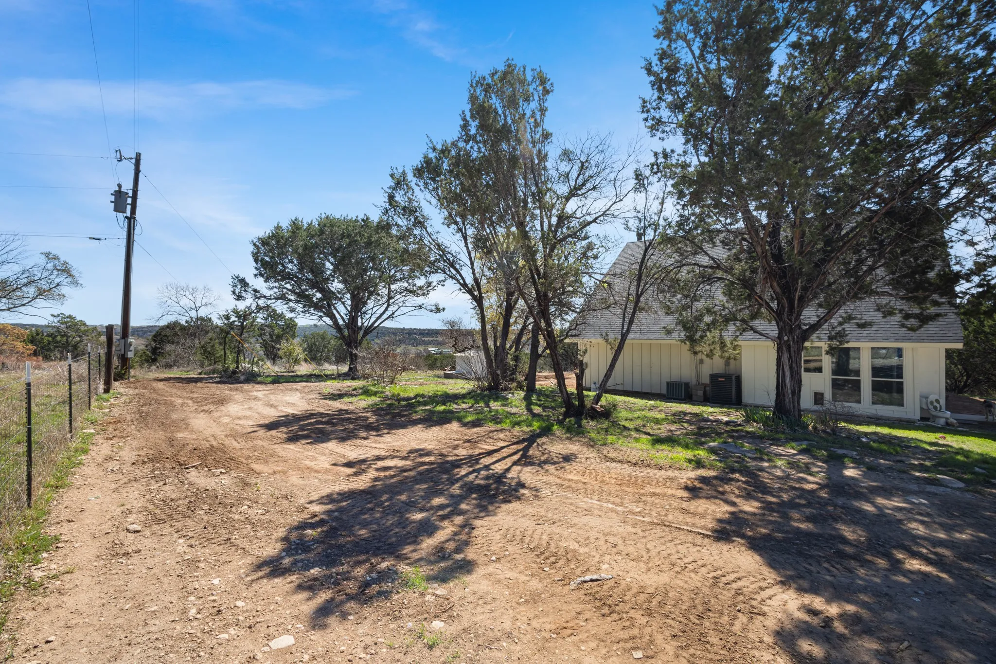 Single Family Residence For Sale in Hood County , 4700 Rock Church Highway, Tolar, Texas 76476, 5 Bedroom, 3 Bathroom, 6 Garage spaces, 2,640 Sqft, built in 1984, mls#21212978, Real Estate Agent in Tolar, Homes For Sale in Hood county, Homes For Sale in Tolar, Realtor in Tolar Texas, Real Estate Brokerage Independent Realty Texas, Luminita Cordes Realtor