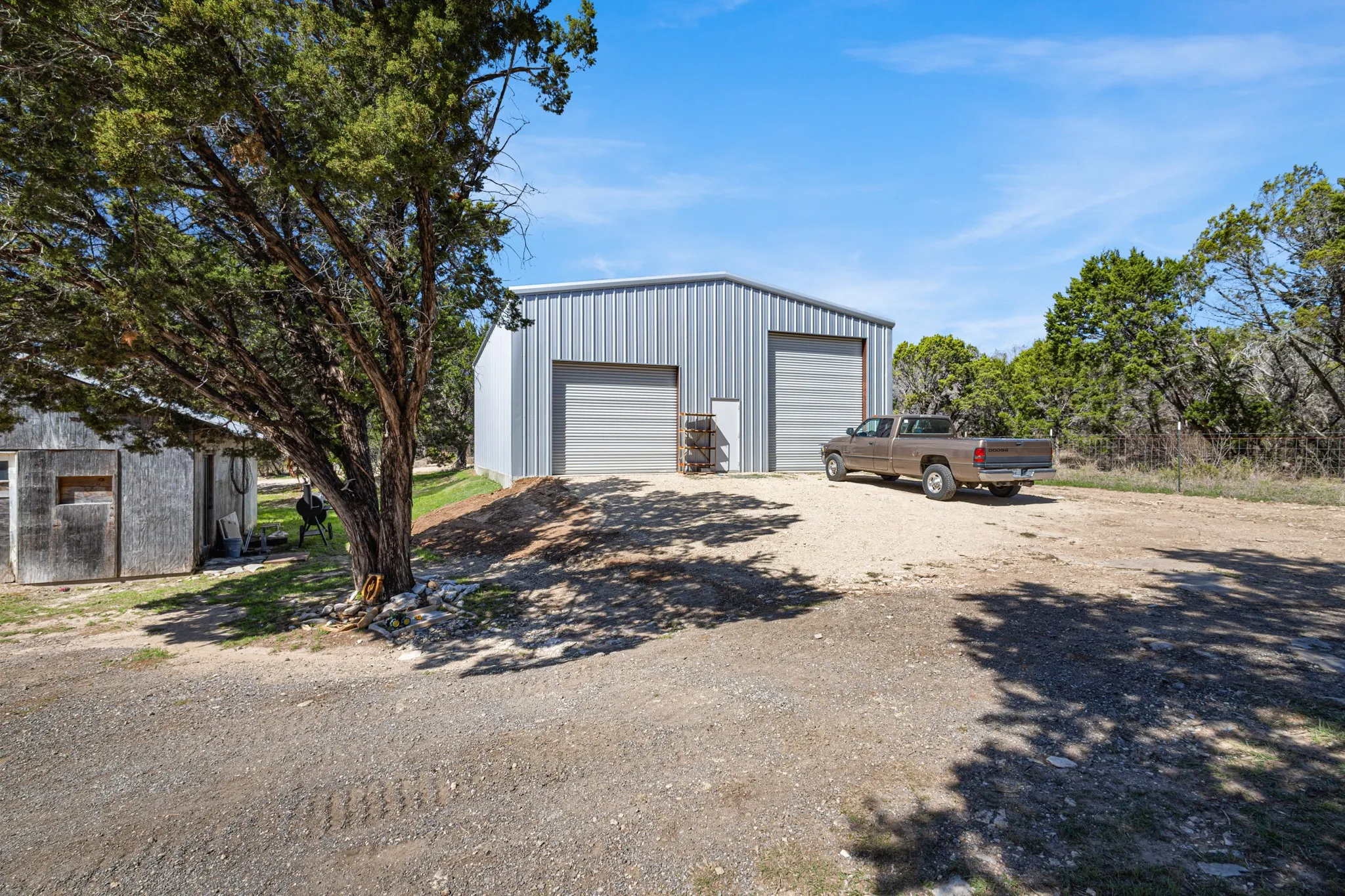 Single Family Residence For Sale in Hood County , 4700 Rock Church Highway, Tolar, Texas 76476, 5 Bedroom, 3 Bathroom, 6 Garage spaces, 2,640 Sqft, built in 1984, mls#21212978, Real Estate Agent in Tolar, Homes For Sale in Hood county, Homes For Sale in Tolar, Realtor in Tolar Texas, Real Estate Brokerage Independent Realty Texas, Luminita Cordes Realtor