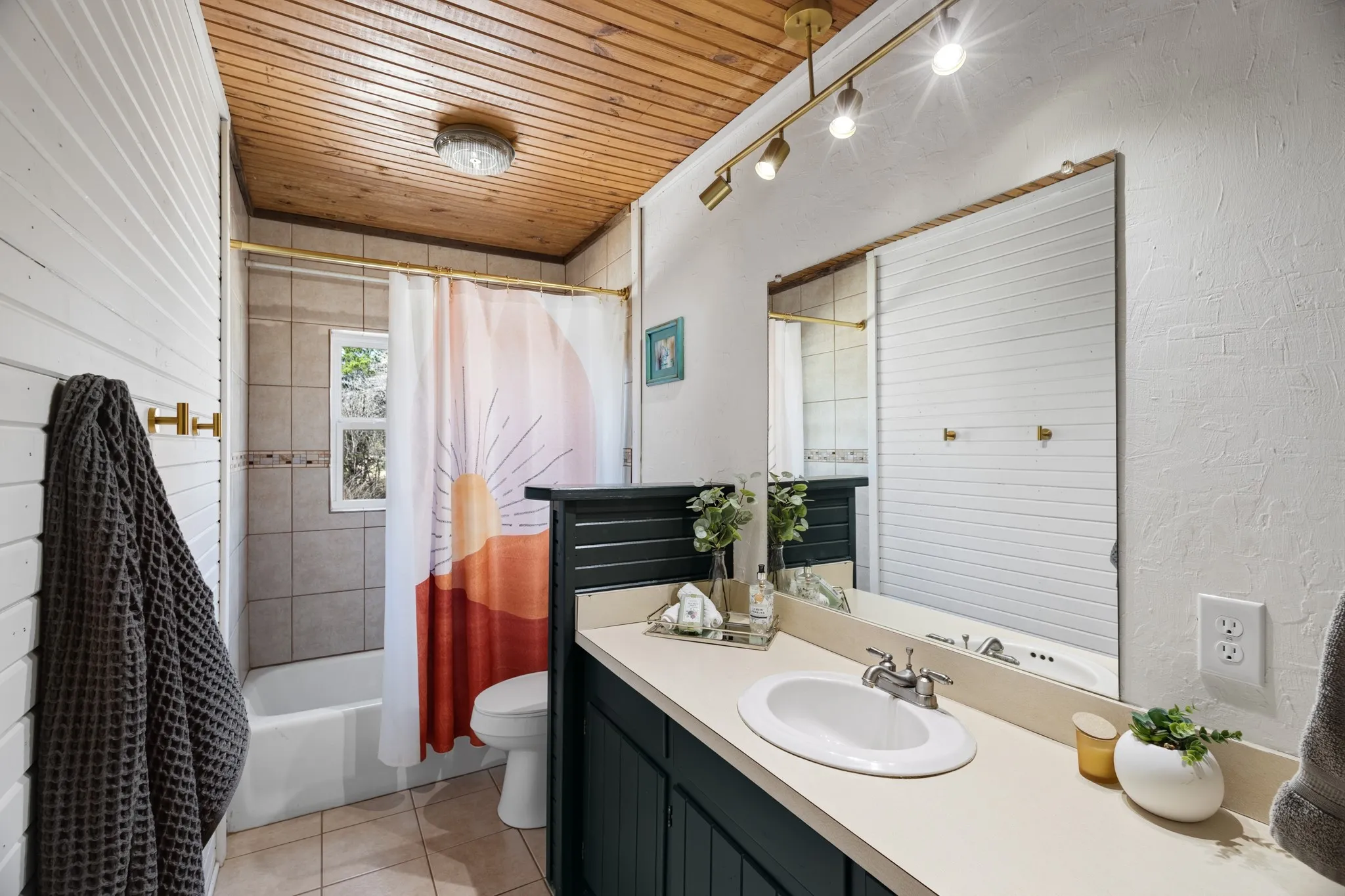 Single Family Residence For Sale in Hood County , 4700 Rock Church Highway, Tolar, Texas 76476, 5 Bedroom, 3 Bathroom, 6 Garage spaces, 2,640 Sqft, built in 1984, mls#21212978, Real Estate Agent in Tolar, Homes For Sale in Hood county, Homes For Sale in Tolar, Realtor in Tolar Texas, Real Estate Brokerage Independent Realty Texas, Luminita Cordes Realtor