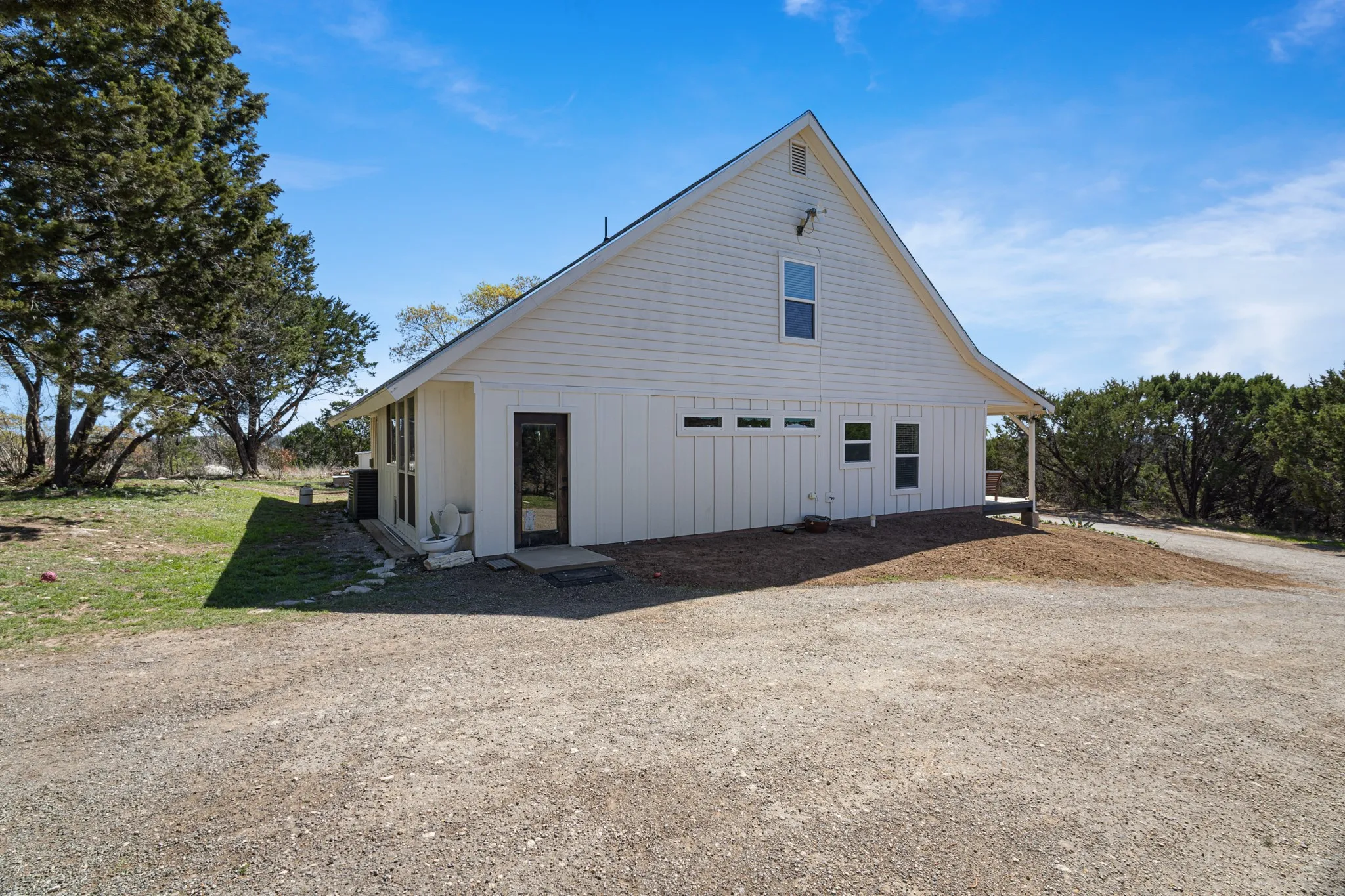 Single Family Residence For Sale in Hood County , 4700 Rock Church Highway, Tolar, Texas 76476, 5 Bedroom, 3 Bathroom, 6 Garage spaces, 2,640 Sqft, built in 1984, mls#21212978, Real Estate Agent in Tolar, Homes For Sale in Hood county, Homes For Sale in Tolar, Realtor in Tolar Texas, Real Estate Brokerage Independent Realty Texas, Luminita Cordes Realtor