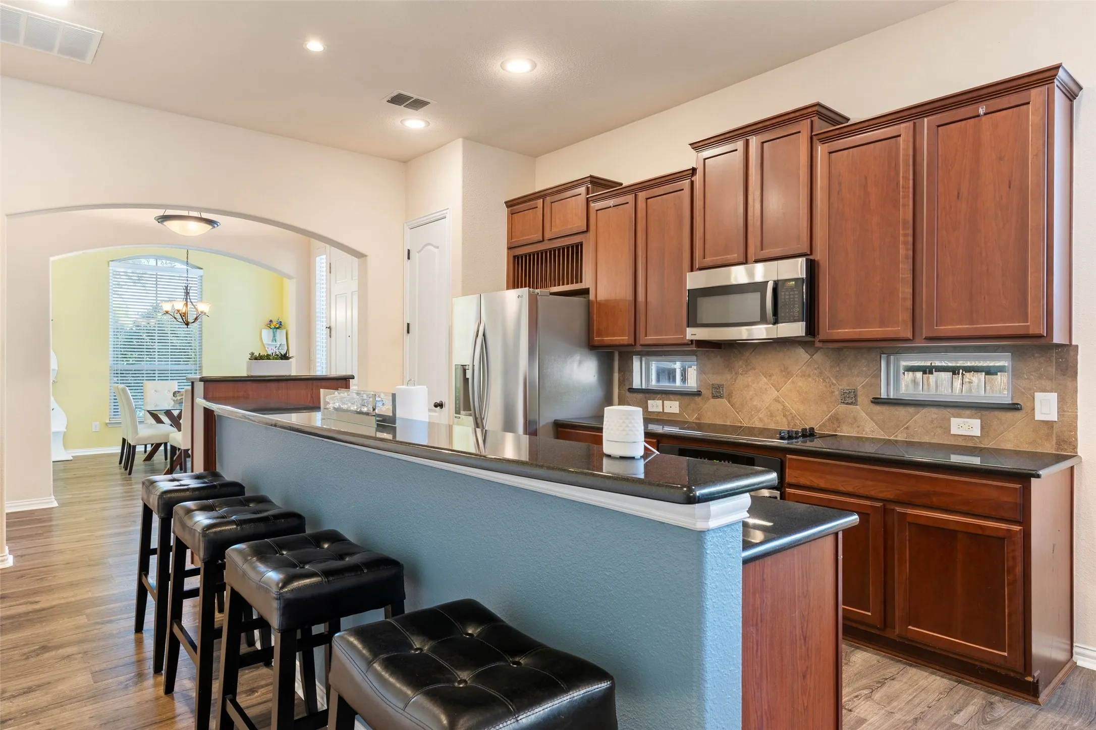 Single Family Residence For Sale in Denton County , 2476 Deer Run, Lewisville, Texas 75067, 3 Bedroom, 3 Bathroom, 2 Garage spaces, 2,268 Sqft, built in 2008, mls#21213462, Real Estate Agent in Lewisville, Homes For Sale in Denton county, Homes For Sale in Lewisville, Realtor in Lewisville Texas, Real Estate Brokerage Independent Realty Texas, Luminita Cordes Realtor