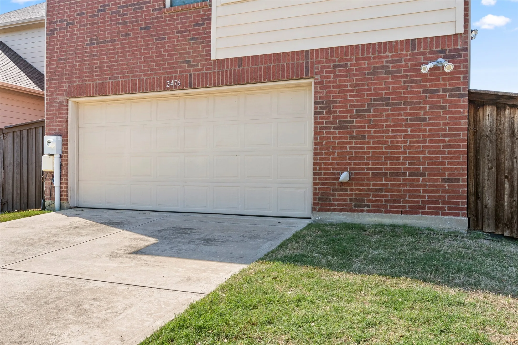 Single Family Residence For Sale in Denton County , 2476 Deer Run, Lewisville, Texas 75067, 3 Bedroom, 3 Bathroom, 2 Garage spaces, 2,268 Sqft, built in 2008, mls#21213462, Real Estate Agent in Lewisville, Homes For Sale in Denton county, Homes For Sale in Lewisville, Realtor in Lewisville Texas, Real Estate Brokerage Independent Realty Texas, Luminita Cordes Realtor