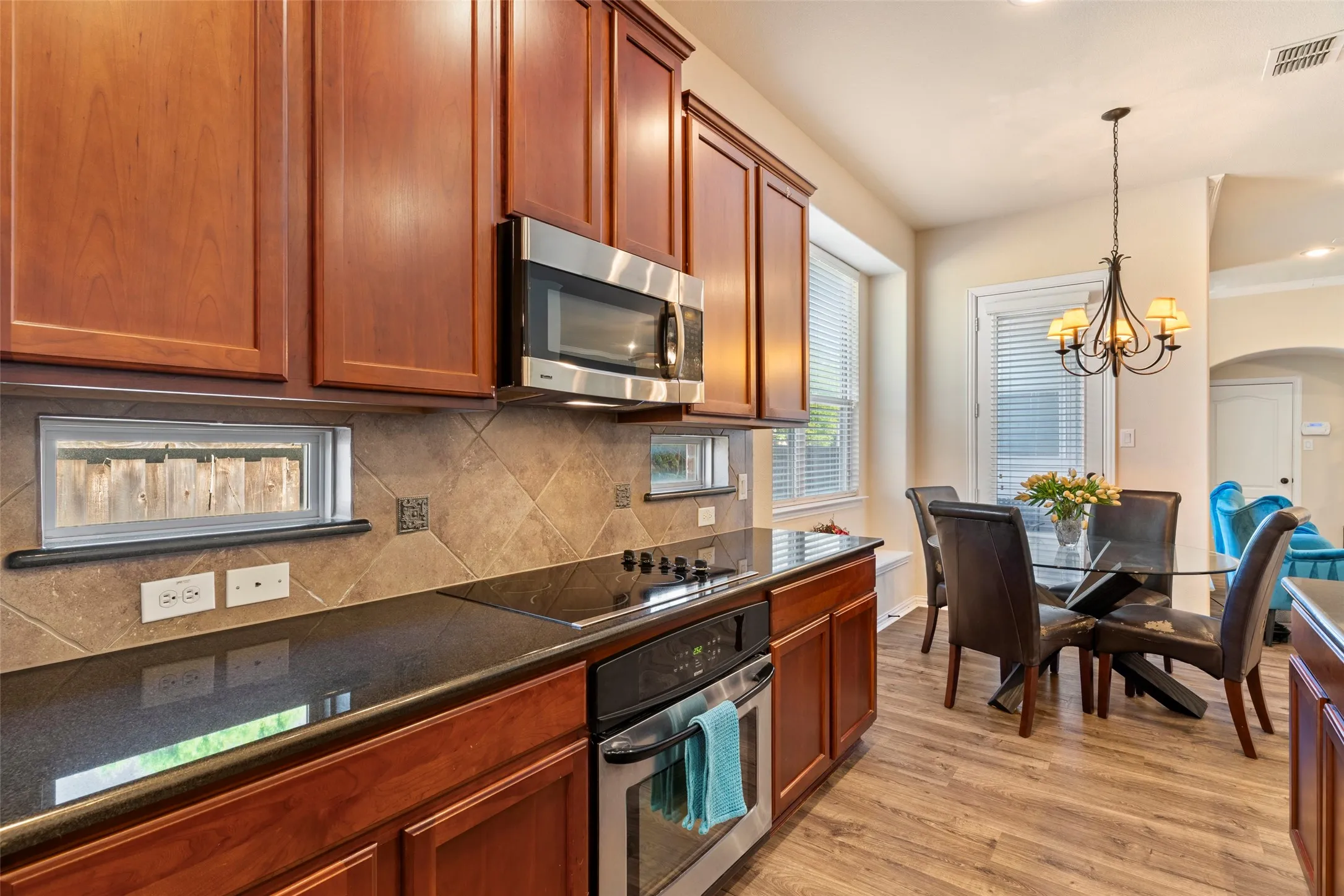 Single Family Residence For Sale in Denton County , 2476 Deer Run, Lewisville, Texas 75067, 3 Bedroom, 3 Bathroom, 2 Garage spaces, 2,268 Sqft, built in 2008, mls#21213462, Real Estate Agent in Lewisville, Homes For Sale in Denton county, Homes For Sale in Lewisville, Realtor in Lewisville Texas, Real Estate Brokerage Independent Realty Texas, Luminita Cordes Realtor