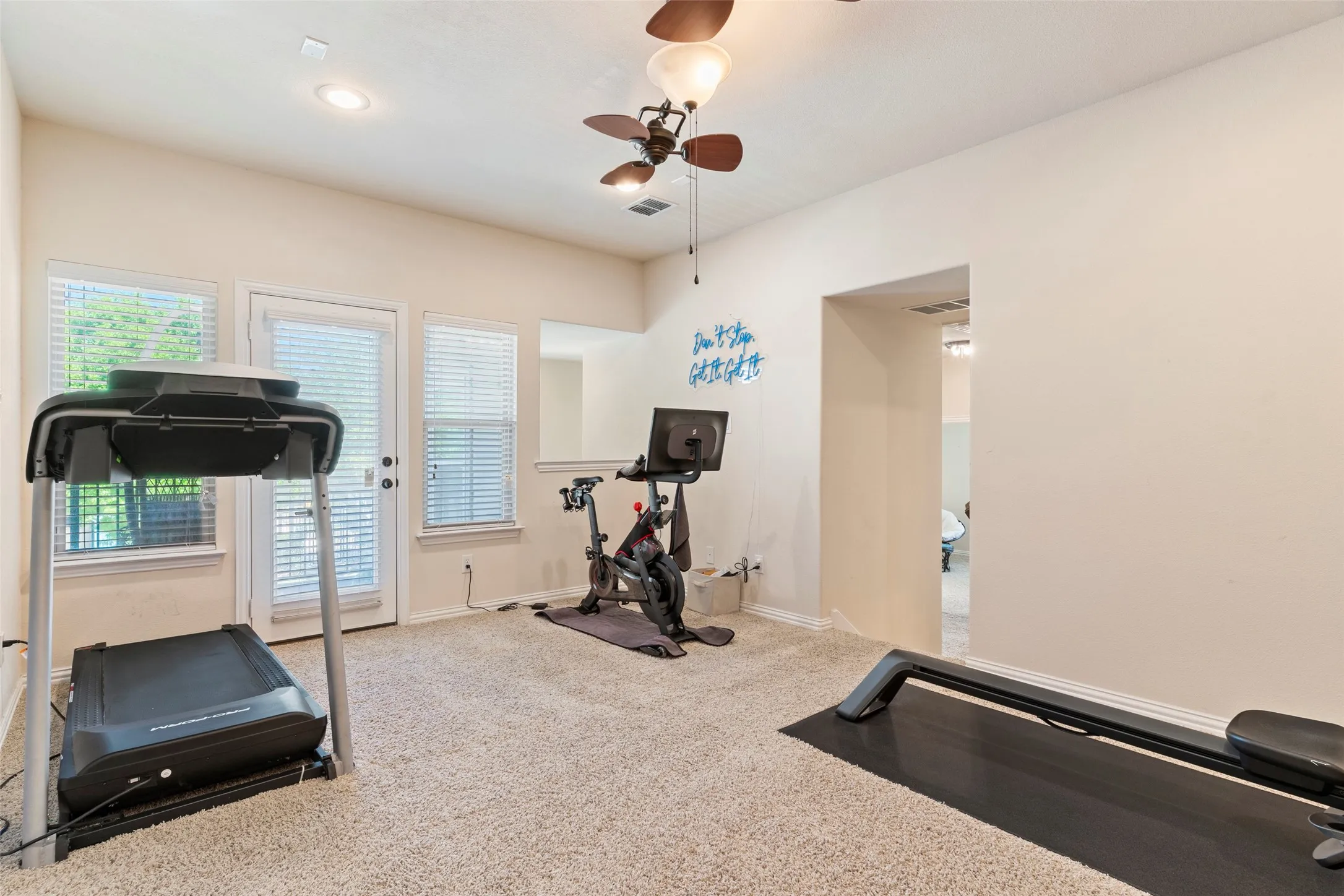 Single Family Residence For Sale in Denton County , 2476 Deer Run, Lewisville, Texas 75067, 3 Bedroom, 3 Bathroom, 2 Garage spaces, 2,268 Sqft, built in 2008, mls#21213462, Real Estate Agent in Lewisville, Homes For Sale in Denton county, Homes For Sale in Lewisville, Realtor in Lewisville Texas, Real Estate Brokerage Independent Realty Texas, Luminita Cordes Realtor