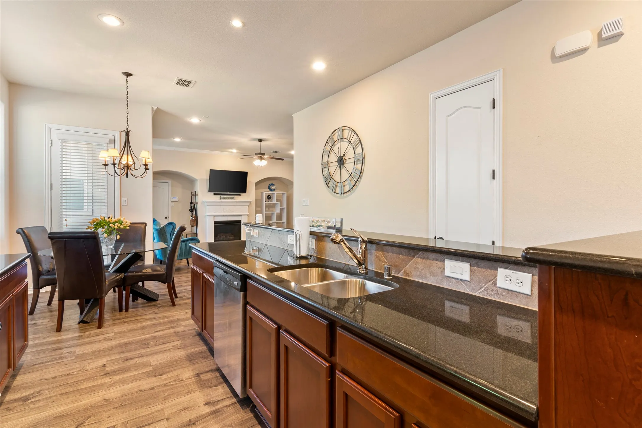 Single Family Residence For Sale in Denton County , 2476 Deer Run, Lewisville, Texas 75067, 3 Bedroom, 3 Bathroom, 2 Garage spaces, 2,268 Sqft, built in 2008, mls#21213462, Real Estate Agent in Lewisville, Homes For Sale in Denton county, Homes For Sale in Lewisville, Realtor in Lewisville Texas, Real Estate Brokerage Independent Realty Texas, Luminita Cordes Realtor