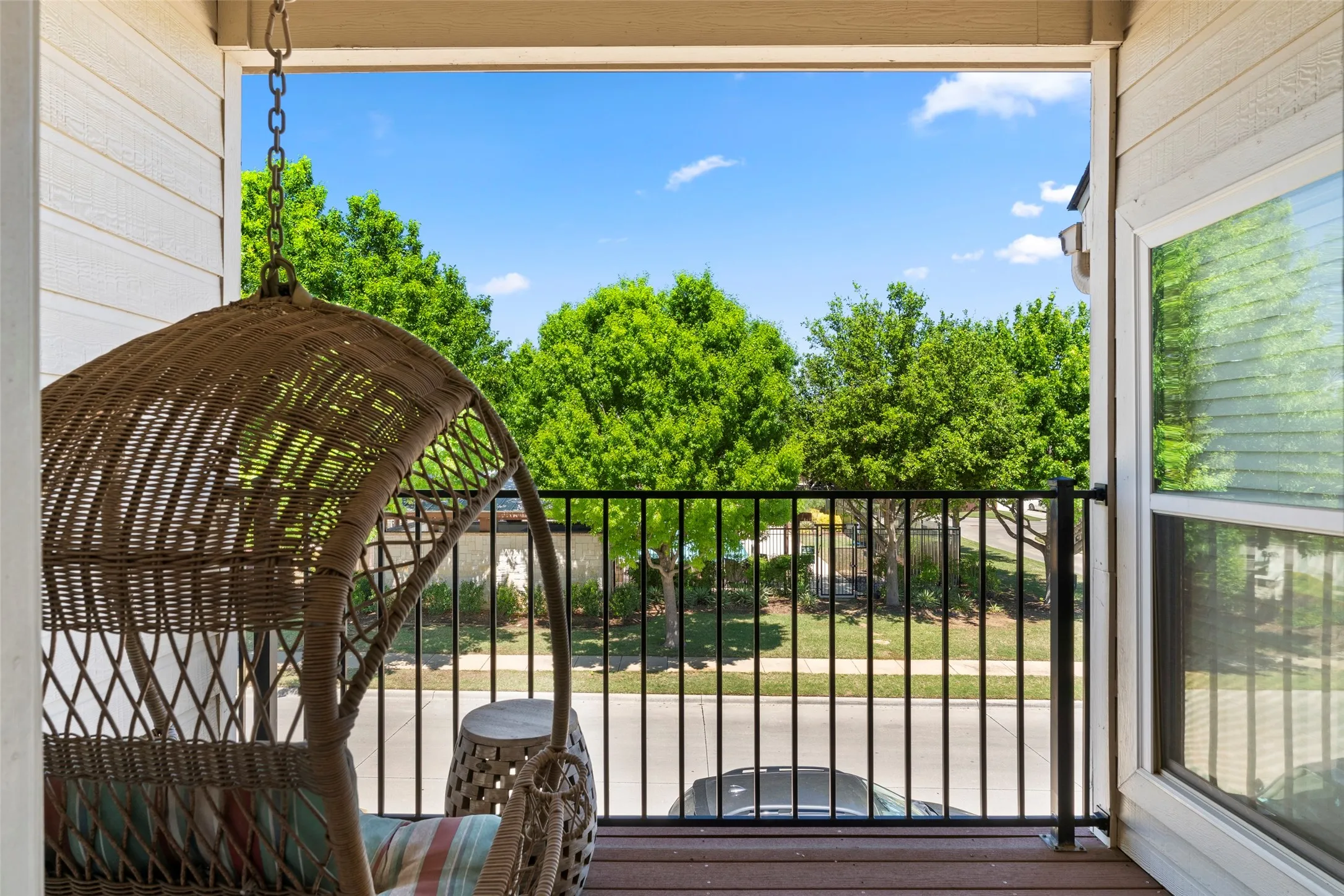Single Family Residence For Sale in Denton County , 2476 Deer Run, Lewisville, Texas 75067, 3 Bedroom, 3 Bathroom, 2 Garage spaces, 2,268 Sqft, built in 2008, mls#21213462, Real Estate Agent in Lewisville, Homes For Sale in Denton county, Homes For Sale in Lewisville, Realtor in Lewisville Texas, Real Estate Brokerage Independent Realty Texas, Luminita Cordes Realtor