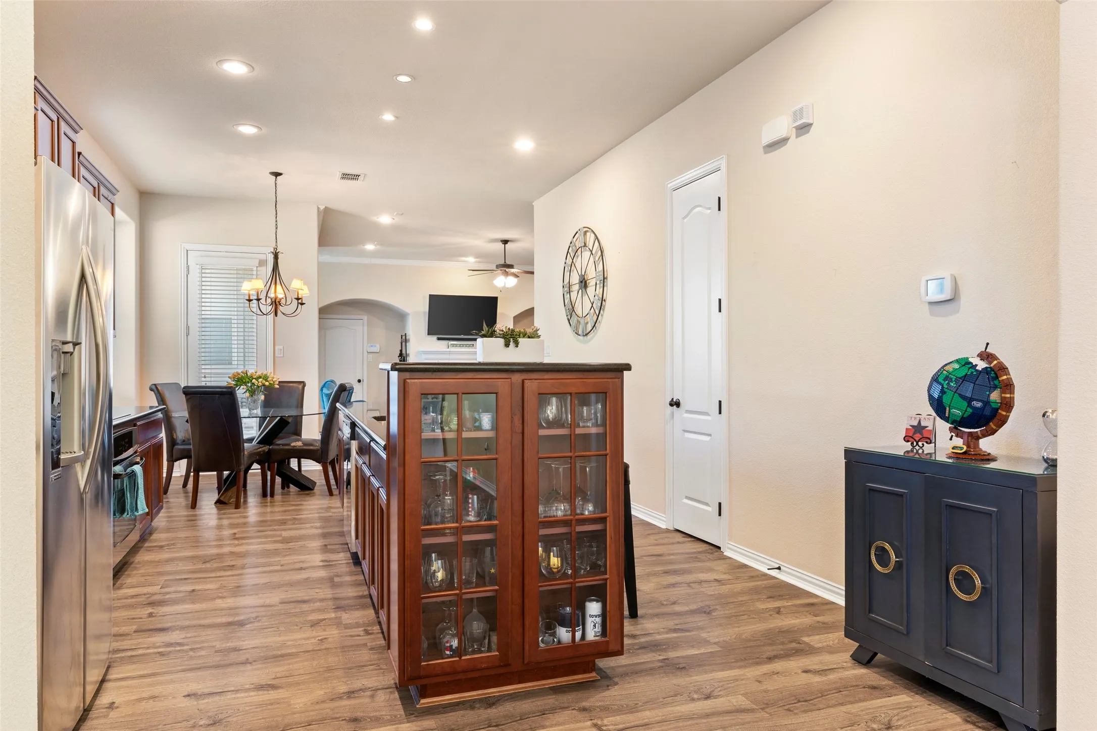Single Family Residence For Sale in Denton County , 2476 Deer Run, Lewisville, Texas 75067, 3 Bedroom, 3 Bathroom, 2 Garage spaces, 2,268 Sqft, built in 2008, mls#21213462, Real Estate Agent in Lewisville, Homes For Sale in Denton county, Homes For Sale in Lewisville, Realtor in Lewisville Texas, Real Estate Brokerage Independent Realty Texas, Luminita Cordes Realtor
