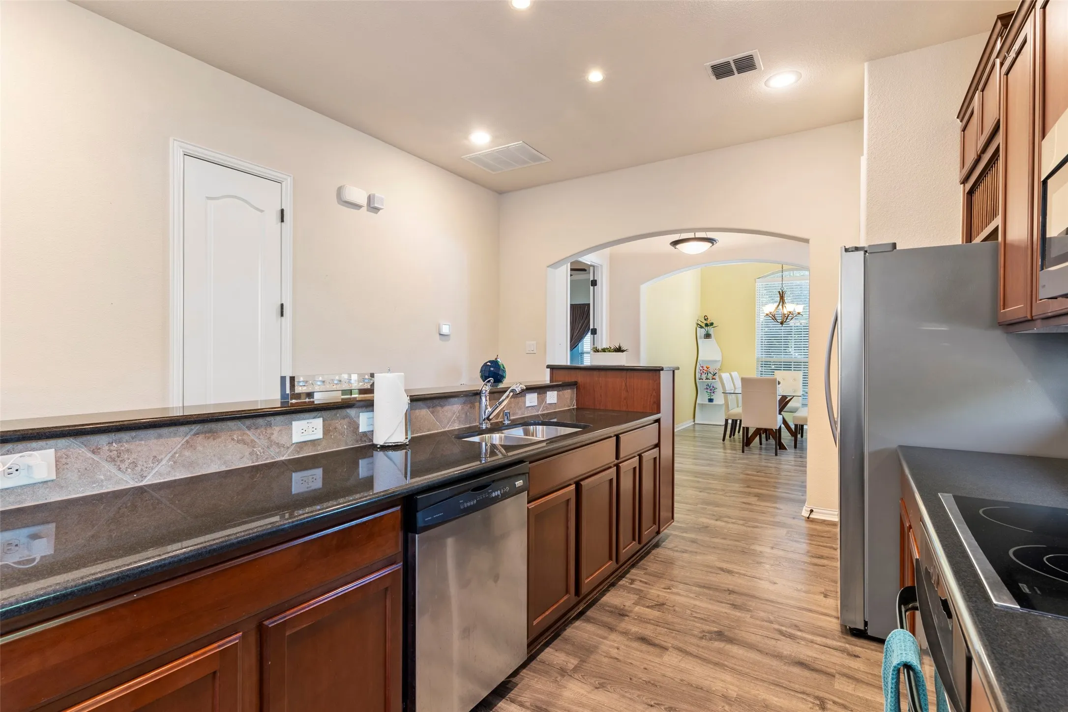 Single Family Residence For Sale in Denton County , 2476 Deer Run, Lewisville, Texas 75067, 3 Bedroom, 3 Bathroom, 2 Garage spaces, 2,268 Sqft, built in 2008, mls#21213462, Real Estate Agent in Lewisville, Homes For Sale in Denton county, Homes For Sale in Lewisville, Realtor in Lewisville Texas, Real Estate Brokerage Independent Realty Texas, Luminita Cordes Realtor