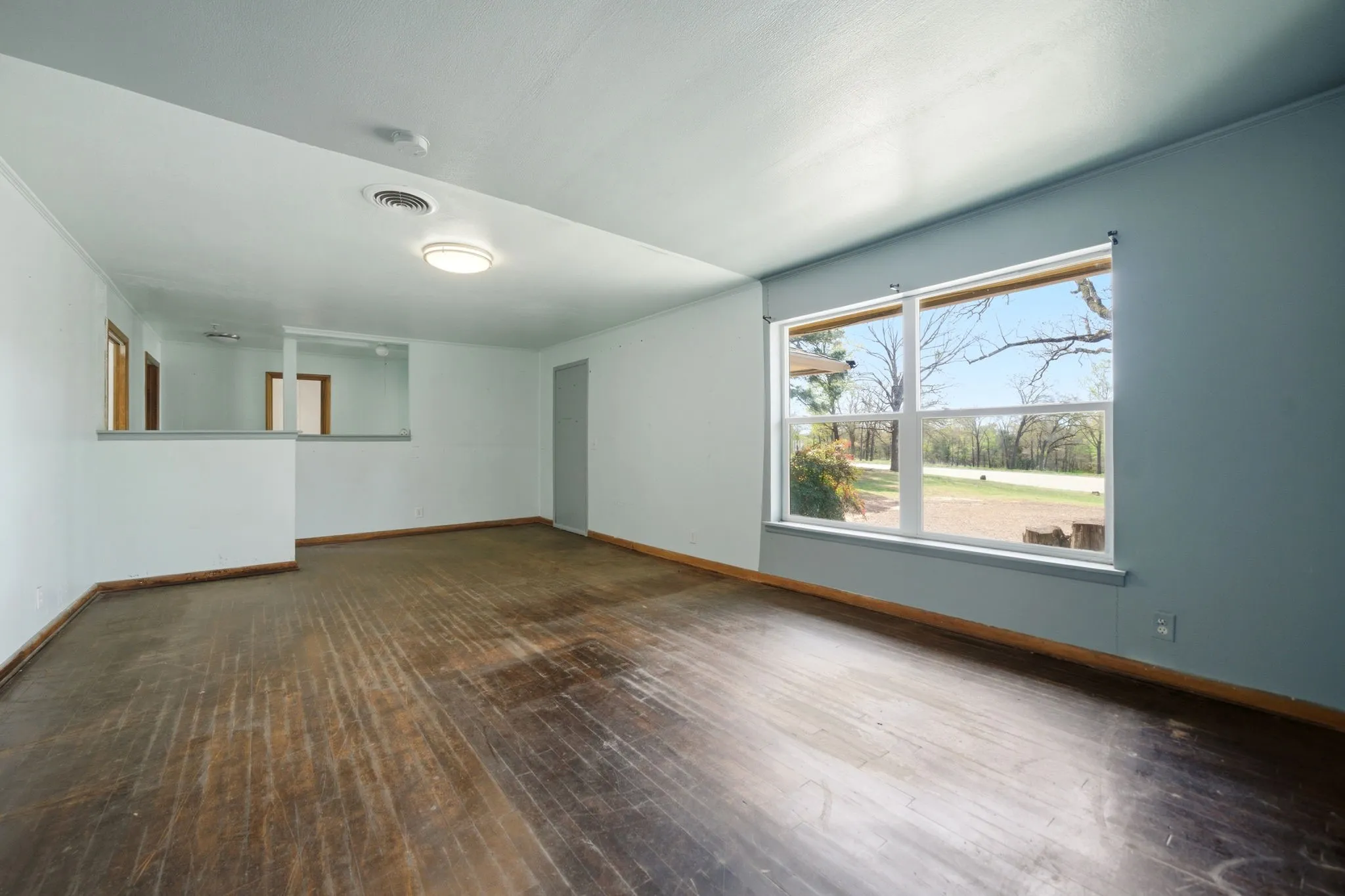 Warehouse For Sale in Henderson County , 449 Us-175, Eustace, Texas 75124, 0, 0, Garage spaces, 2,075 Sqft, built in 1955, Preowned, mls#21175473, Real Estate Agent in Eustace, Homes For Sale in Henderson county, Homes For Sale in Eustace, Realtor in Eustace Texas, Real Estate Brokerage Independent Realty Texas, Luminita Cordes Realtor