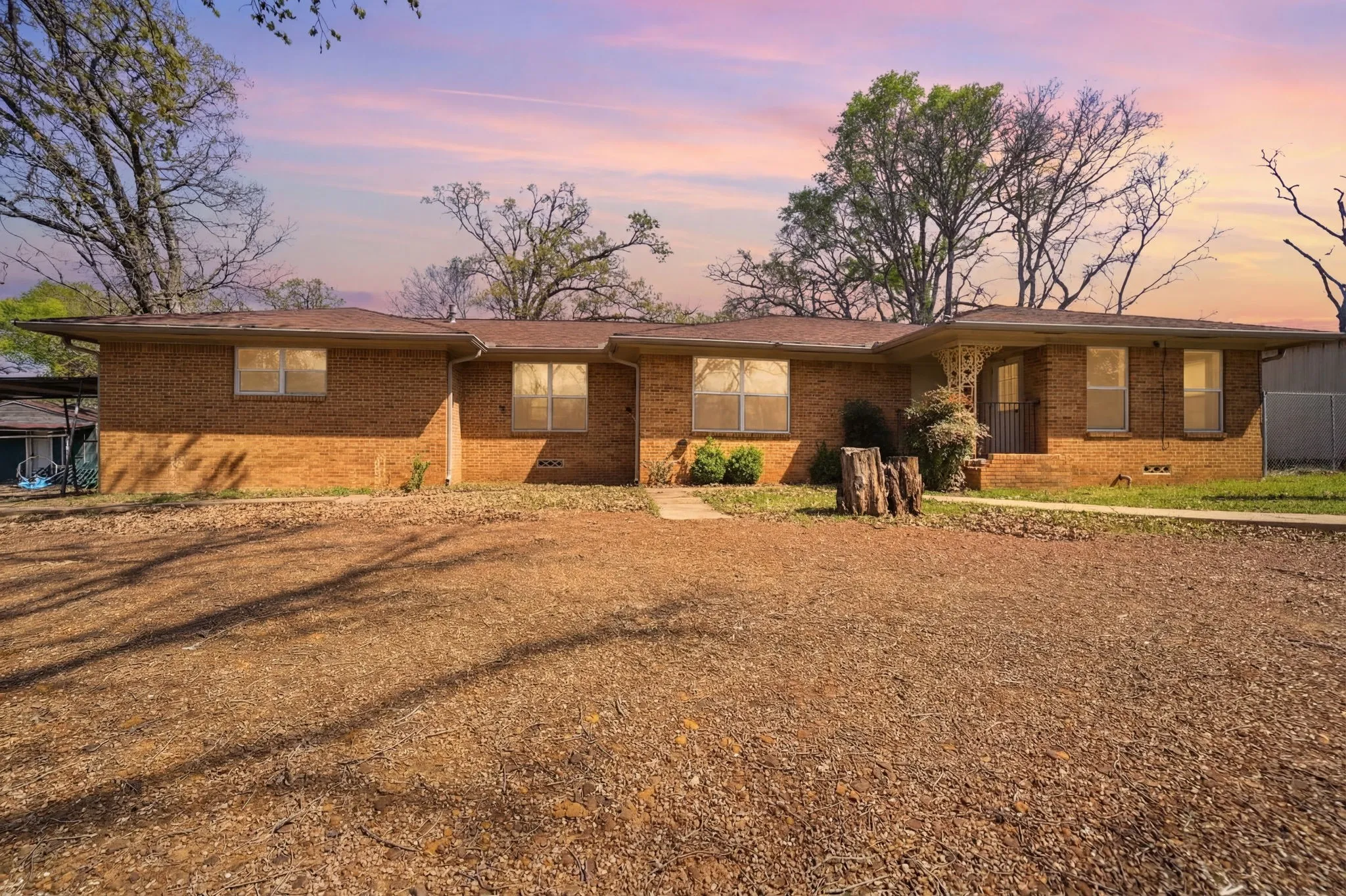 Warehouse For Sale in Henderson County , 449 Us-175, Eustace, Texas 75124, 0, 0, Garage spaces, 2,075 Sqft, built in 1955, Preowned, mls#21175473, Real Estate Agent in Eustace, Homes For Sale in Henderson county, Homes For Sale in Eustace, Realtor in Eustace Texas, Real Estate Brokerage Independent Realty Texas, Luminita Cordes Realtor