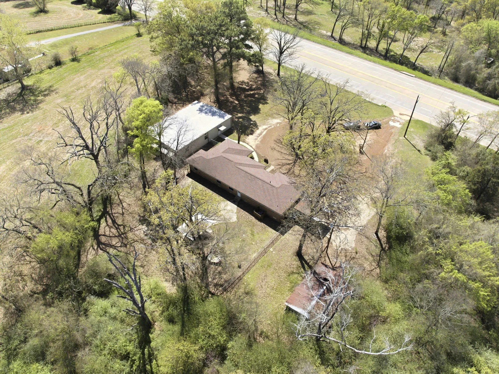 Warehouse For Sale in Henderson County , 449 Us-175, Eustace, Texas 75124, 0, 0, Garage spaces, 2,075 Sqft, built in 1955, Preowned, mls#21175473, Real Estate Agent in Eustace, Homes For Sale in Henderson county, Homes For Sale in Eustace, Realtor in Eustace Texas, Real Estate Brokerage Independent Realty Texas, Luminita Cordes Realtor