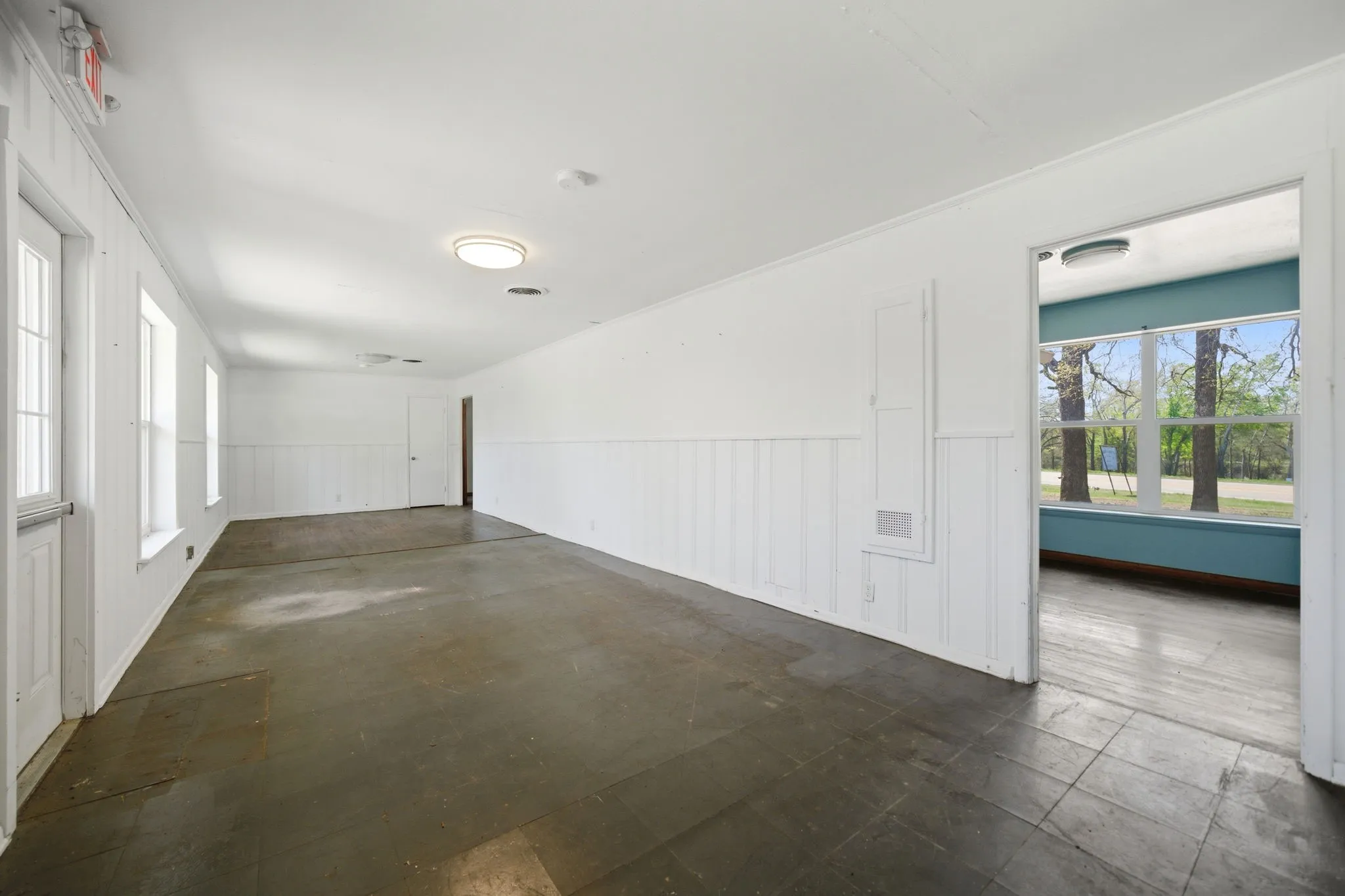 Warehouse For Sale in Henderson County , 449 Us-175, Eustace, Texas 75124, 0, 0, Garage spaces, 2,075 Sqft, built in 1955, Preowned, mls#21175473, Real Estate Agent in Eustace, Homes For Sale in Henderson county, Homes For Sale in Eustace, Realtor in Eustace Texas, Real Estate Brokerage Independent Realty Texas, Luminita Cordes Realtor