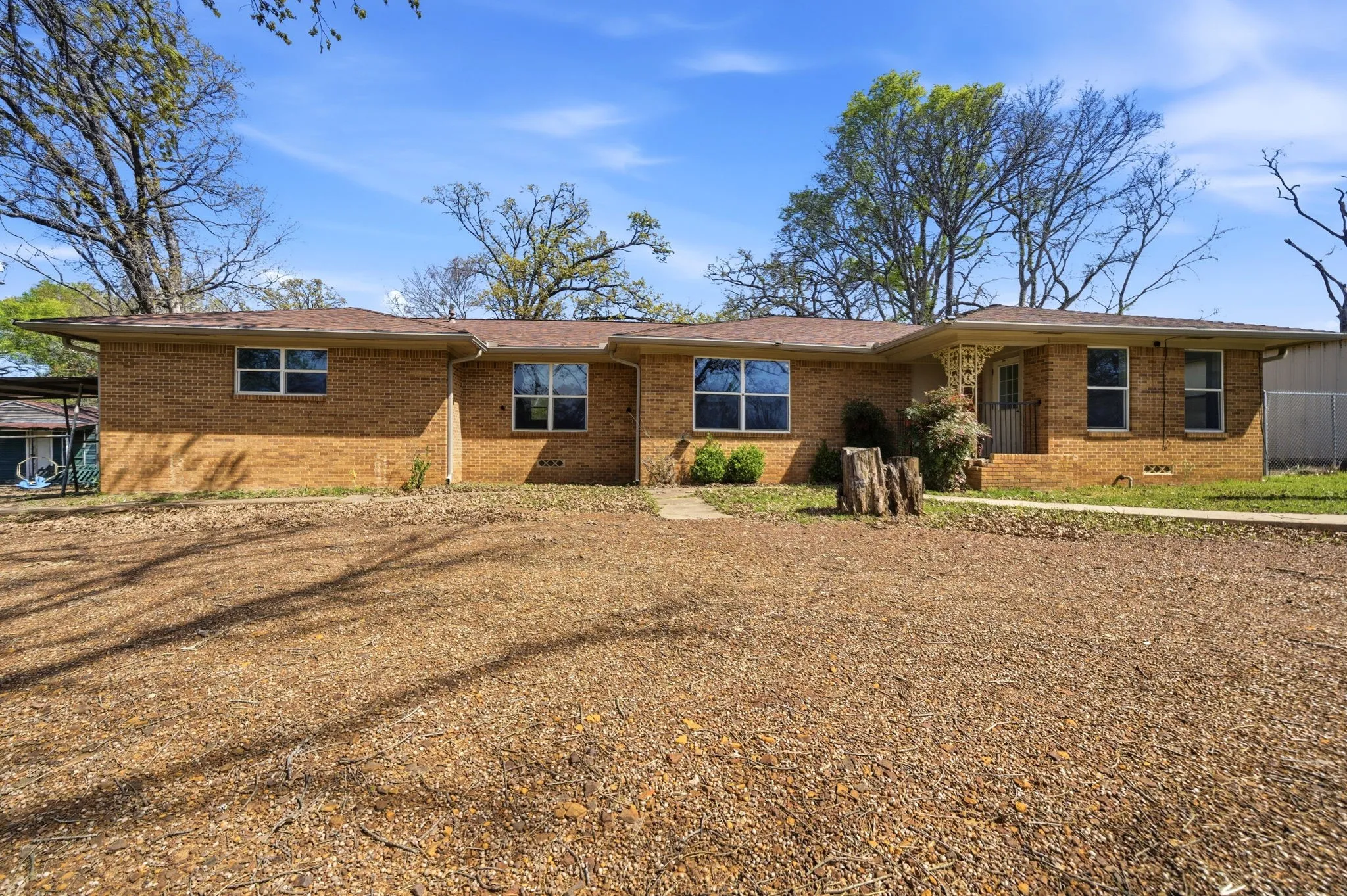 Warehouse For Sale in Henderson County , 449 Us-175, Eustace, Texas 75124, 0, 0, Garage spaces, 2,075 Sqft, built in 1955, Preowned, mls#21175473, Real Estate Agent in Eustace, Homes For Sale in Henderson county, Homes For Sale in Eustace, Realtor in Eustace Texas, Real Estate Brokerage Independent Realty Texas, Luminita Cordes Realtor