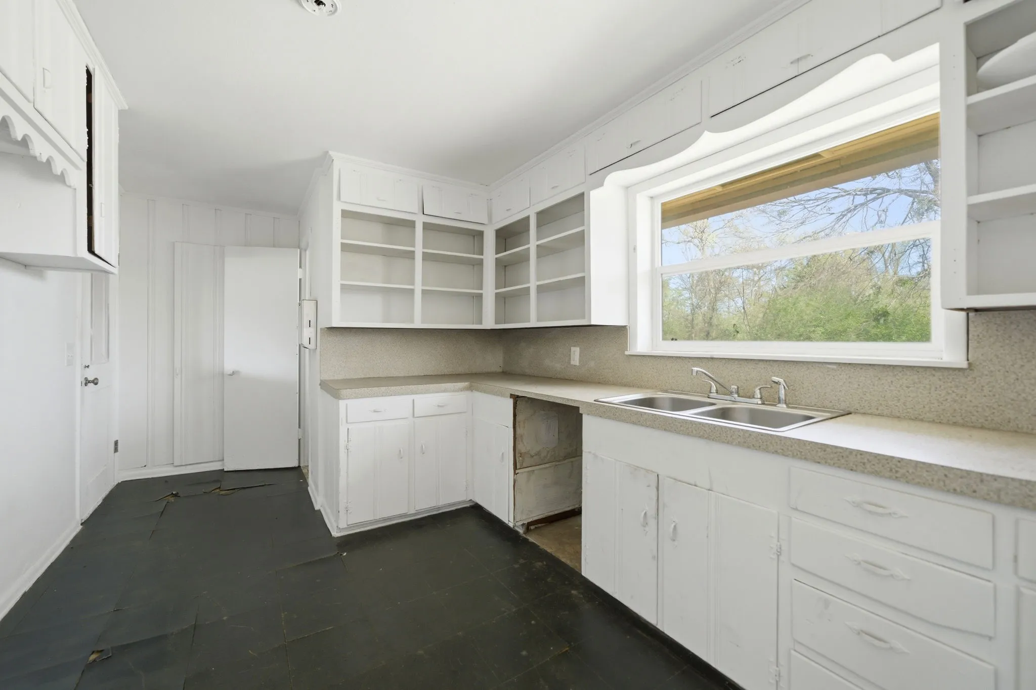 Kitchen-Brick Structure
