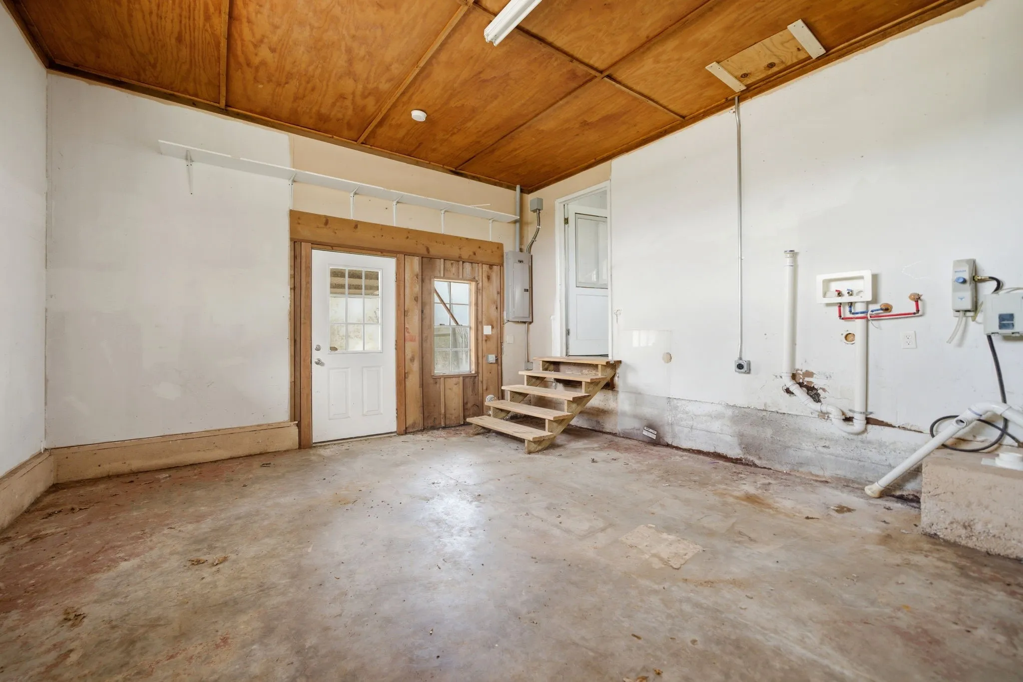 Warehouse For Sale in Henderson County , 449 Us-175, Eustace, Texas 75124, 0, 0, Garage spaces, 2,075 Sqft, built in 1955, Preowned, mls#21175473, Real Estate Agent in Eustace, Homes For Sale in Henderson county, Homes For Sale in Eustace, Realtor in Eustace Texas, Real Estate Brokerage Independent Realty Texas, Luminita Cordes Realtor