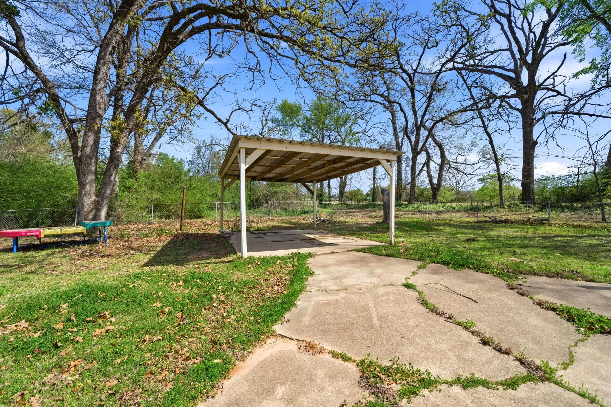 Warehouse For Sale in Henderson County , 449 Us-175, Eustace, Texas 75124, 0, 0, Garage spaces, 2,075 Sqft, built in 1955, Preowned, mls#21175473, Real Estate Agent in Eustace, Homes For Sale in Henderson county, Homes For Sale in Eustace, Realtor in Eustace Texas, Real Estate Brokerage Independent Realty Texas, Luminita Cordes Realtor