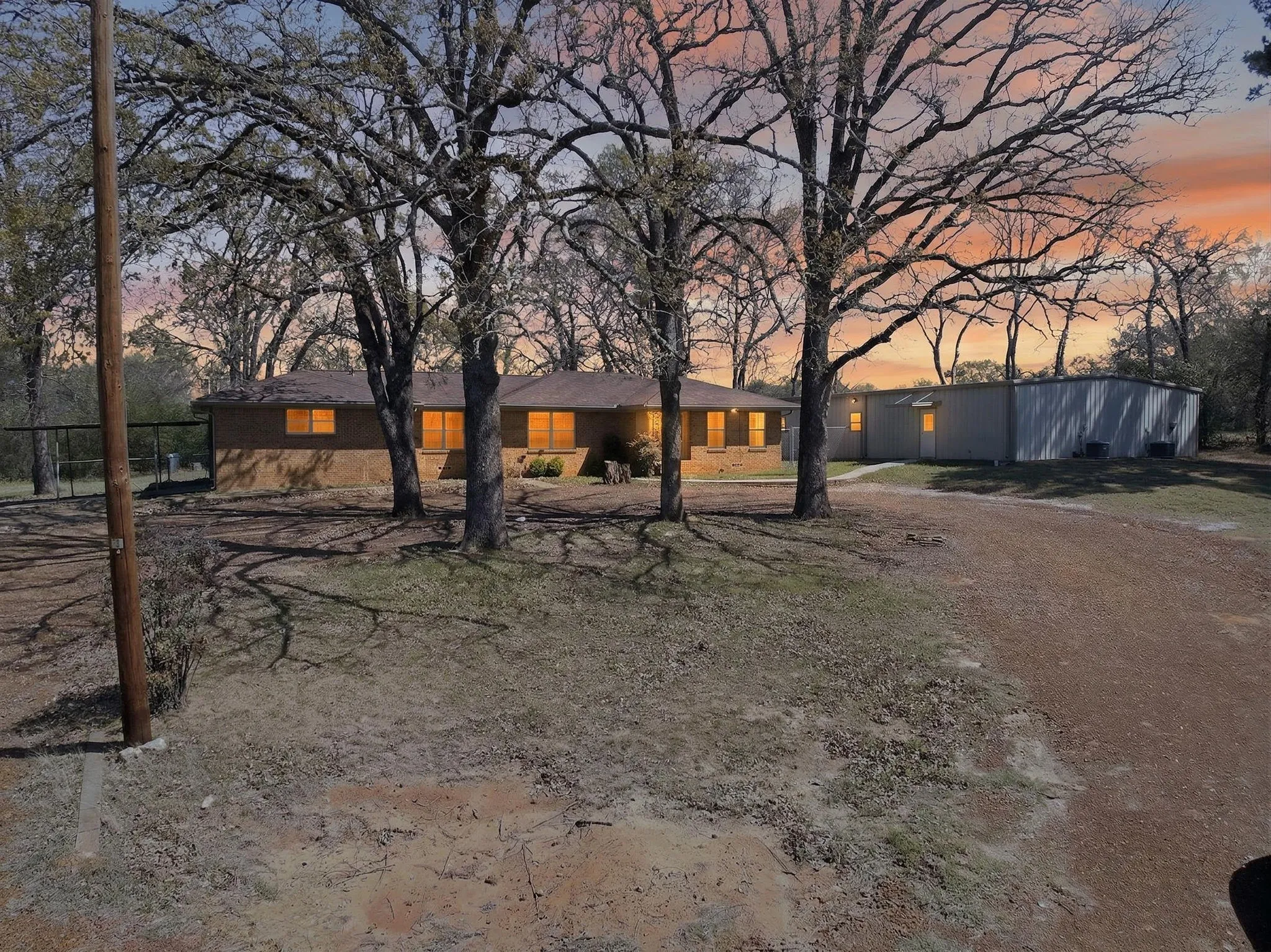 Warehouse For Sale in Henderson County , 449 Us-175, Eustace, Texas 75124, 0, 0, Garage spaces, 2,075 Sqft, built in 1955, Preowned, mls#21175473, Real Estate Agent in Eustace, Homes For Sale in Henderson county, Homes For Sale in Eustace, Realtor in Eustace Texas, Real Estate Brokerage Independent Realty Texas, Luminita Cordes Realtor