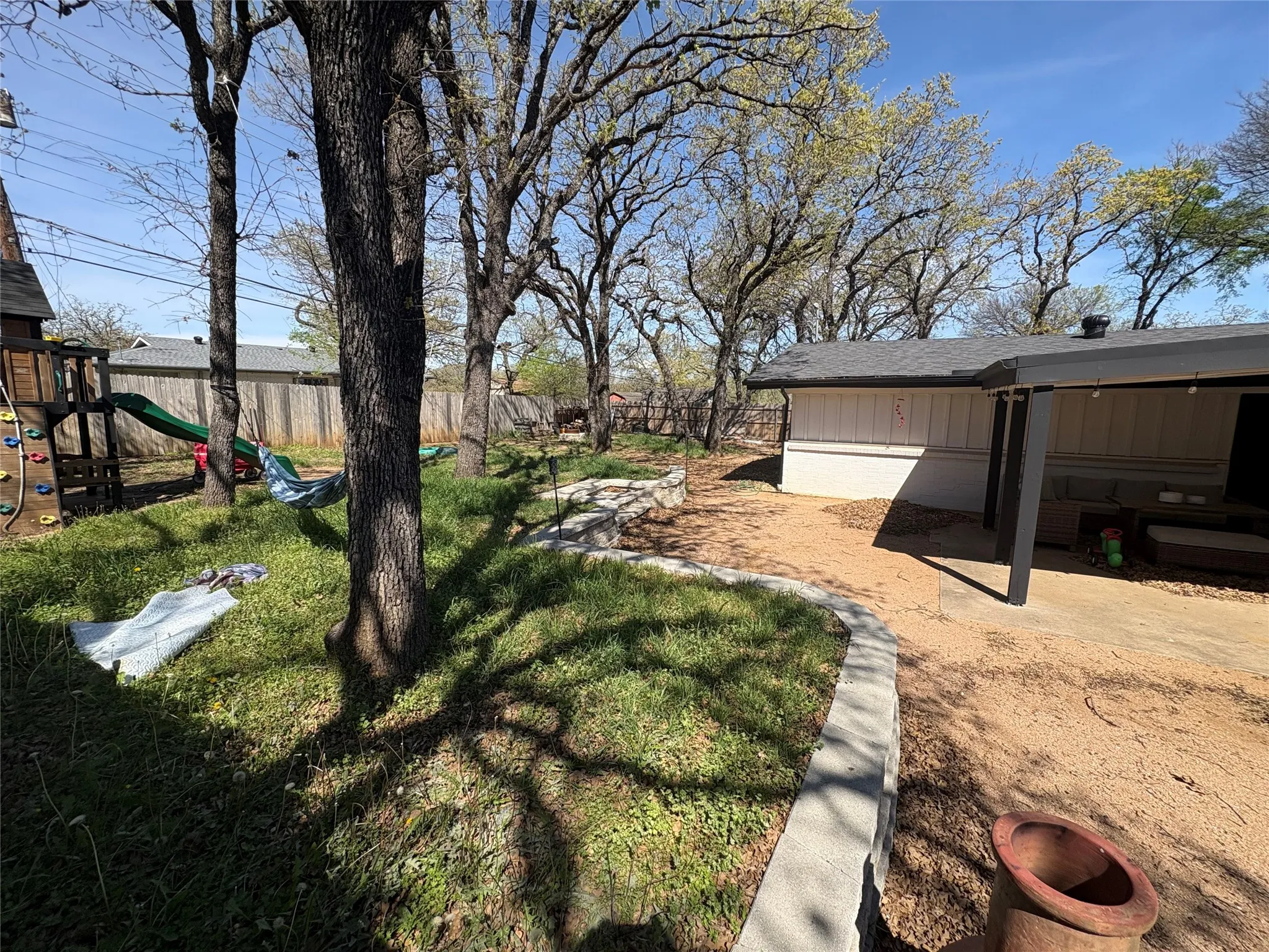 Single Family Residence For Sale in Tarrant County , 1121 Wade Drive, Bedford, Texas 76022, 3 Bedroom, 2 Bathroom, 2 Garage spaces, 1,544 Sqft, built in 1960, Preowned, mls#21213533, Real Estate Agent in Bedford, Homes For Sale in Tarrant county, Homes For Sale in Bedford, Realtor in Bedford Texas, Real Estate Brokerage Independent Realty Texas, Luminita Cordes Realtor
