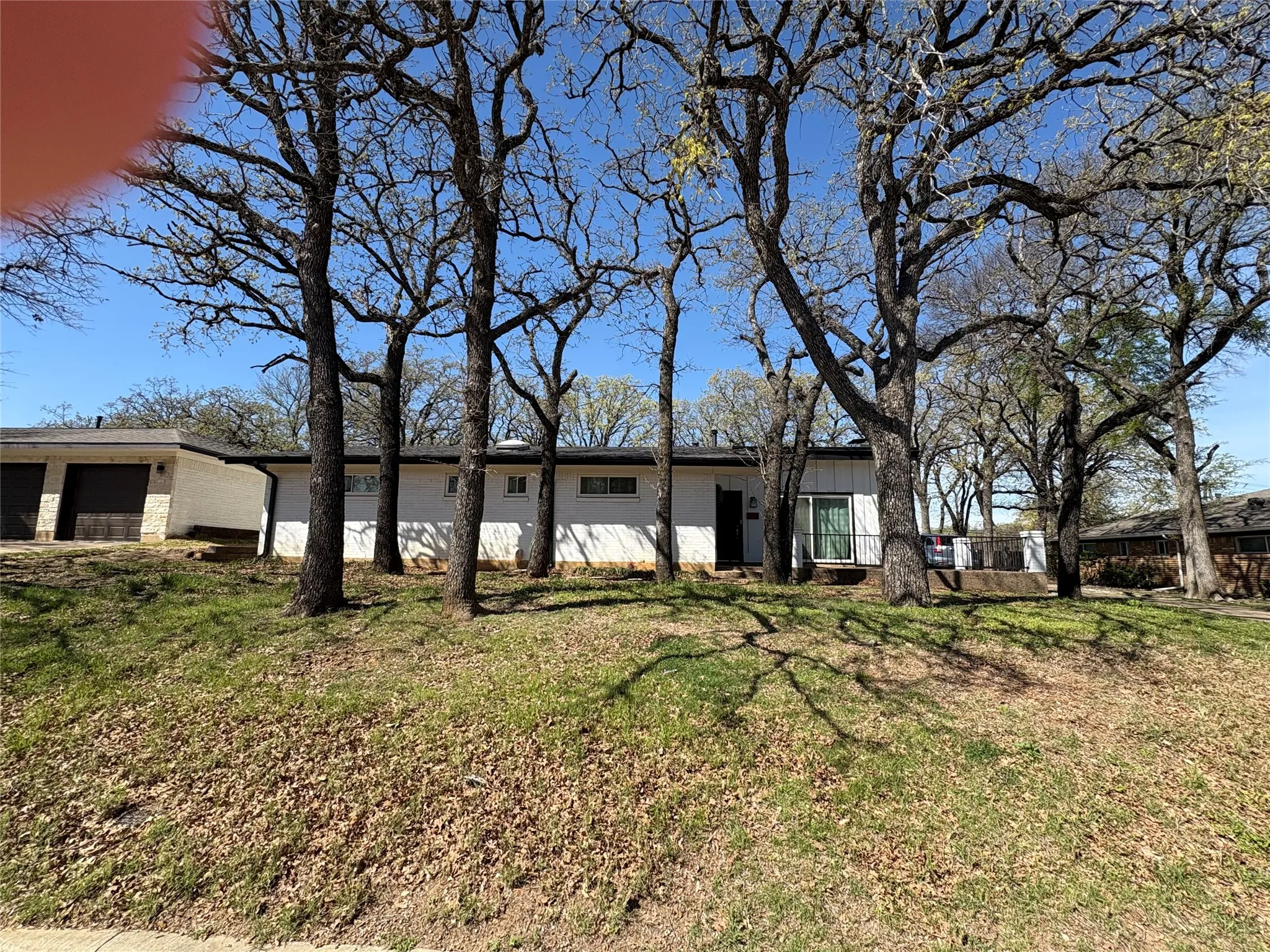 Single Family Residence For Sale in Tarrant County , 1121 Wade Drive, Bedford, Texas 76022, 3 Bedroom, 2 Bathroom, 2 Garage spaces, 1,544 Sqft, built in 1960, Preowned, mls#21213533, Real Estate Agent in Bedford, Homes For Sale in Tarrant county, Homes For Sale in Bedford, Realtor in Bedford Texas, Real Estate Brokerage Independent Realty Texas, Luminita Cordes Realtor