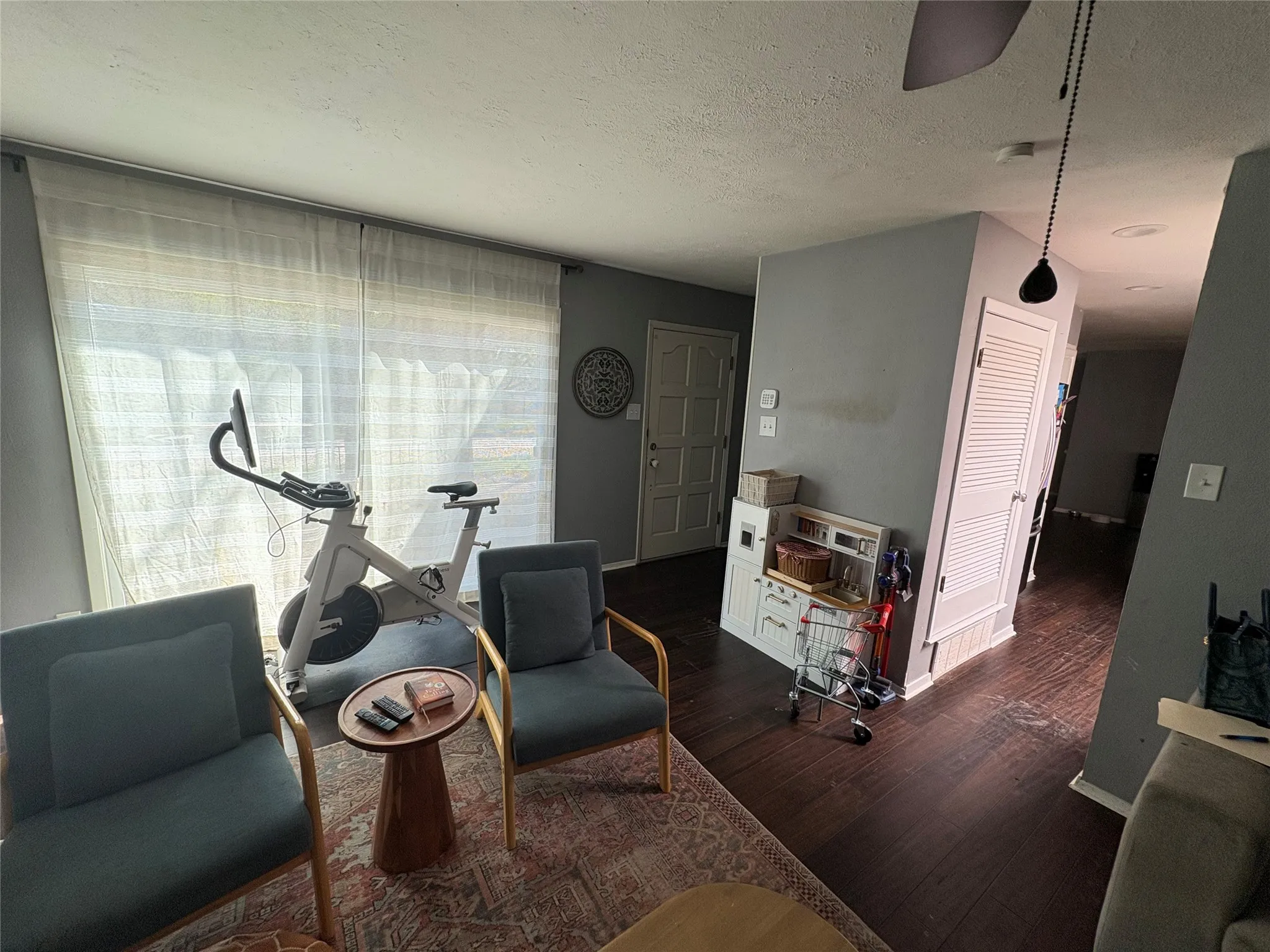 Single Family Residence For Sale in Tarrant County , 1121 Wade Drive, Bedford, Texas 76022, 3 Bedroom, 2 Bathroom, 2 Garage spaces, 1,544 Sqft, built in 1960, Preowned, mls#21213533, Real Estate Agent in Bedford, Homes For Sale in Tarrant county, Homes For Sale in Bedford, Realtor in Bedford Texas, Real Estate Brokerage Independent Realty Texas, Luminita Cordes Realtor
