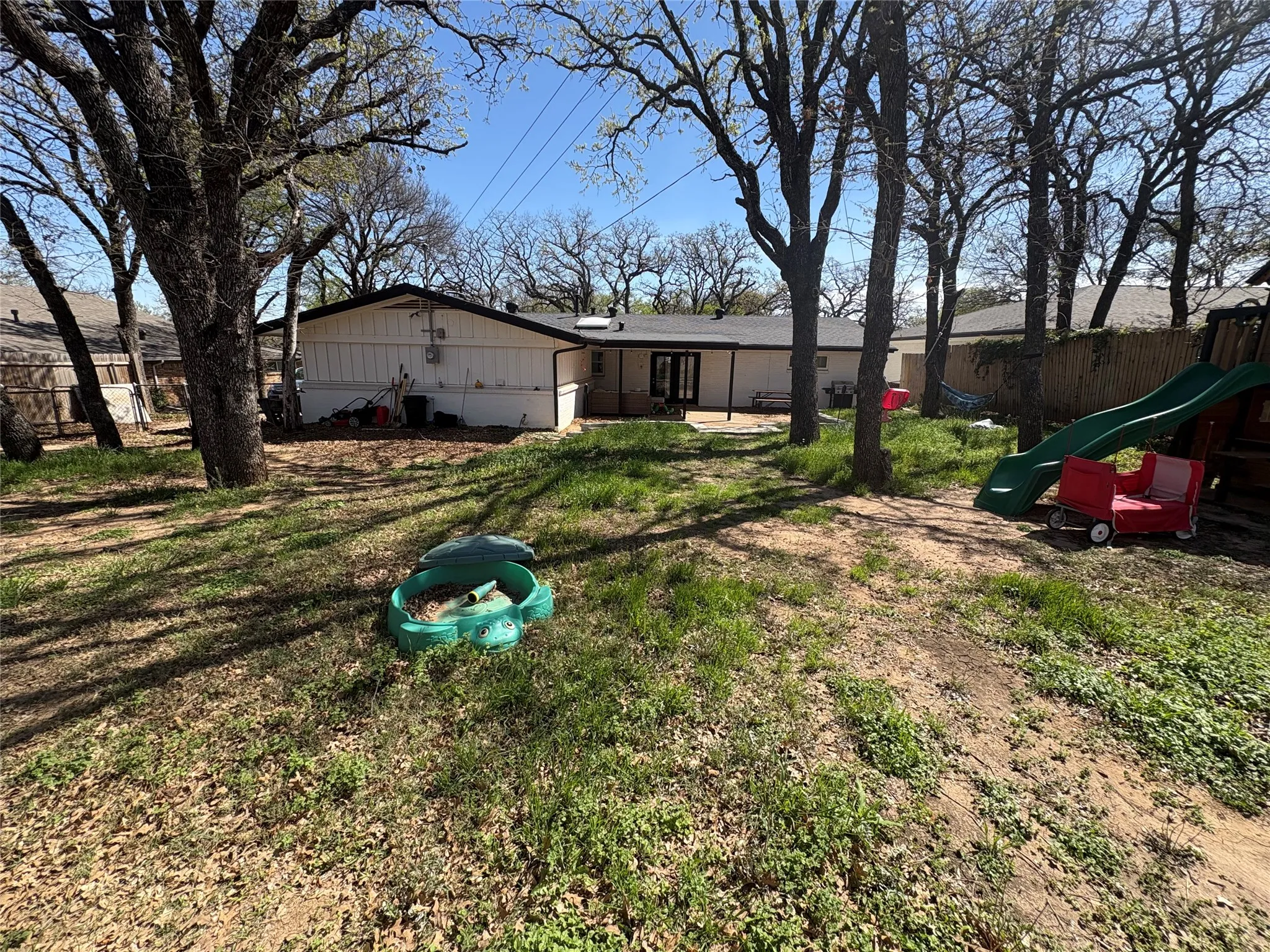 Single Family Residence For Sale in Tarrant County , 1121 Wade Drive, Bedford, Texas 76022, 3 Bedroom, 2 Bathroom, 2 Garage spaces, 1,544 Sqft, built in 1960, Preowned, mls#21213533, Real Estate Agent in Bedford, Homes For Sale in Tarrant county, Homes For Sale in Bedford, Realtor in Bedford Texas, Real Estate Brokerage Independent Realty Texas, Luminita Cordes Realtor