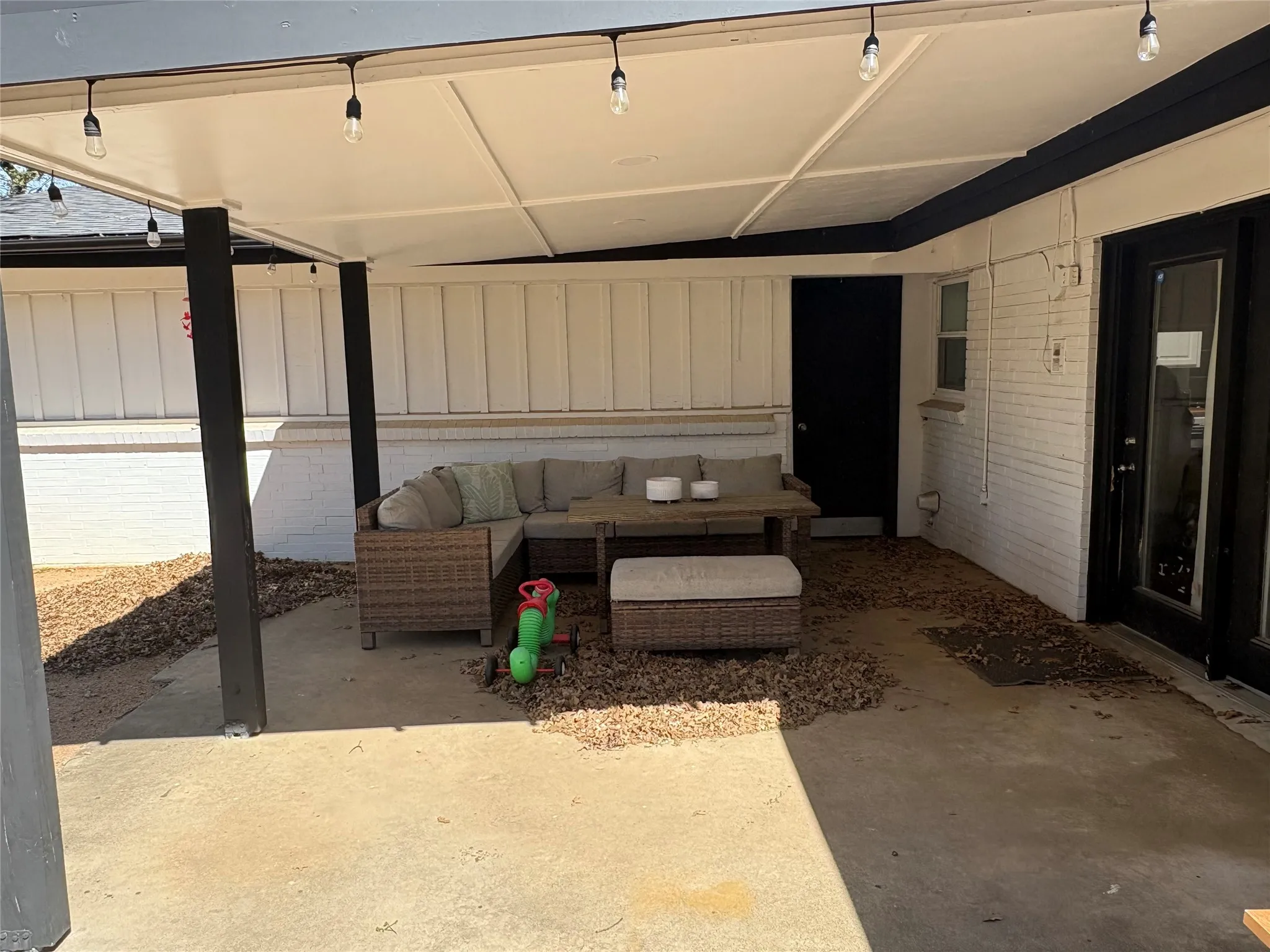Single Family Residence For Sale in Tarrant County , 1121 Wade Drive, Bedford, Texas 76022, 3 Bedroom, 2 Bathroom, 2 Garage spaces, 1,544 Sqft, built in 1960, Preowned, mls#21213533, Real Estate Agent in Bedford, Homes For Sale in Tarrant county, Homes For Sale in Bedford, Realtor in Bedford Texas, Real Estate Brokerage Independent Realty Texas, Luminita Cordes Realtor