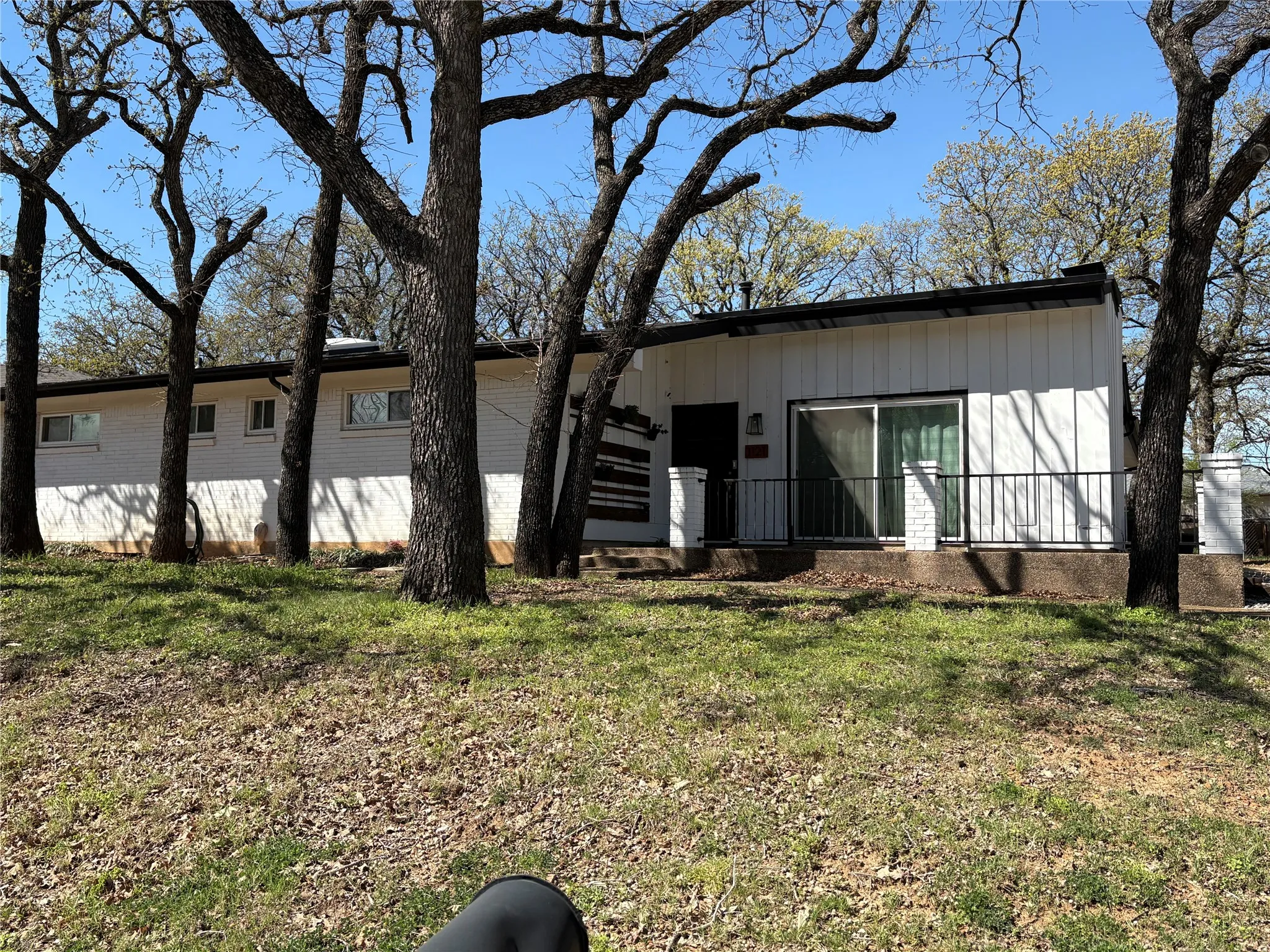 Single Family Residence For Sale in Tarrant County , 1121 Wade Drive, Bedford, Texas 76022, 3 Bedroom, 2 Bathroom, 2 Garage spaces, 1,544 Sqft, built in 1960, Preowned, mls#21213533, Real Estate Agent in Bedford, Homes For Sale in Tarrant county, Homes For Sale in Bedford, Realtor in Bedford Texas, Real Estate Brokerage Independent Realty Texas, Luminita Cordes Realtor