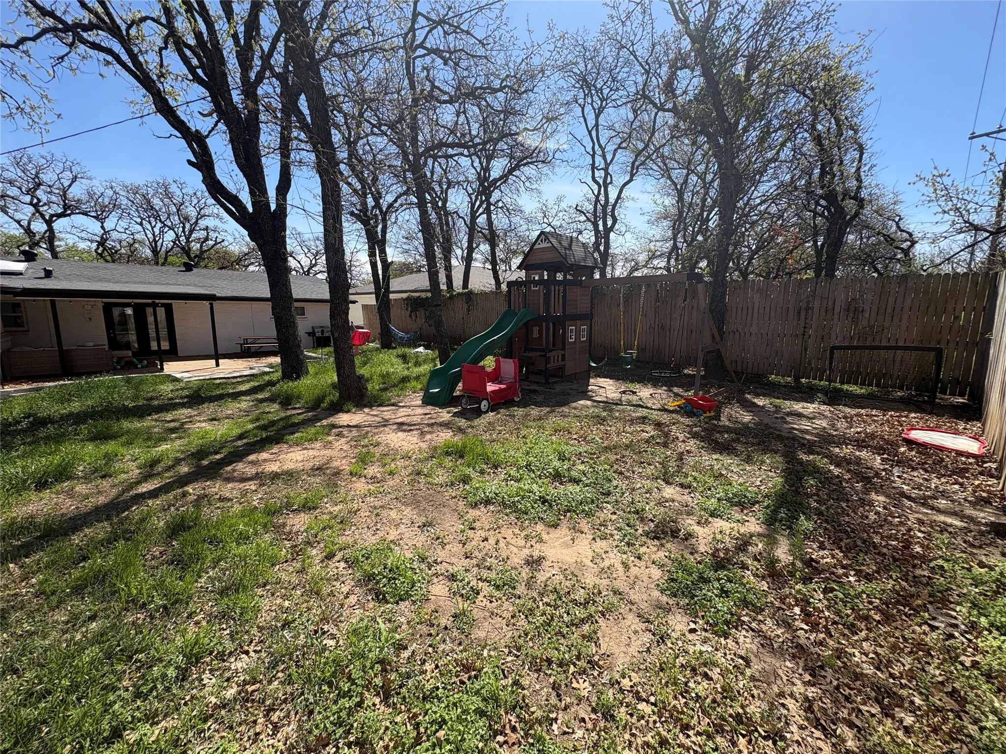 Single Family Residence For Sale in Tarrant County , 1121 Wade Drive, Bedford, Texas 76022, 3 Bedroom, 2 Bathroom, 2 Garage spaces, 1,544 Sqft, built in 1960, Preowned, mls#21213533, Real Estate Agent in Bedford, Homes For Sale in Tarrant county, Homes For Sale in Bedford, Realtor in Bedford Texas, Real Estate Brokerage Independent Realty Texas, Luminita Cordes Realtor