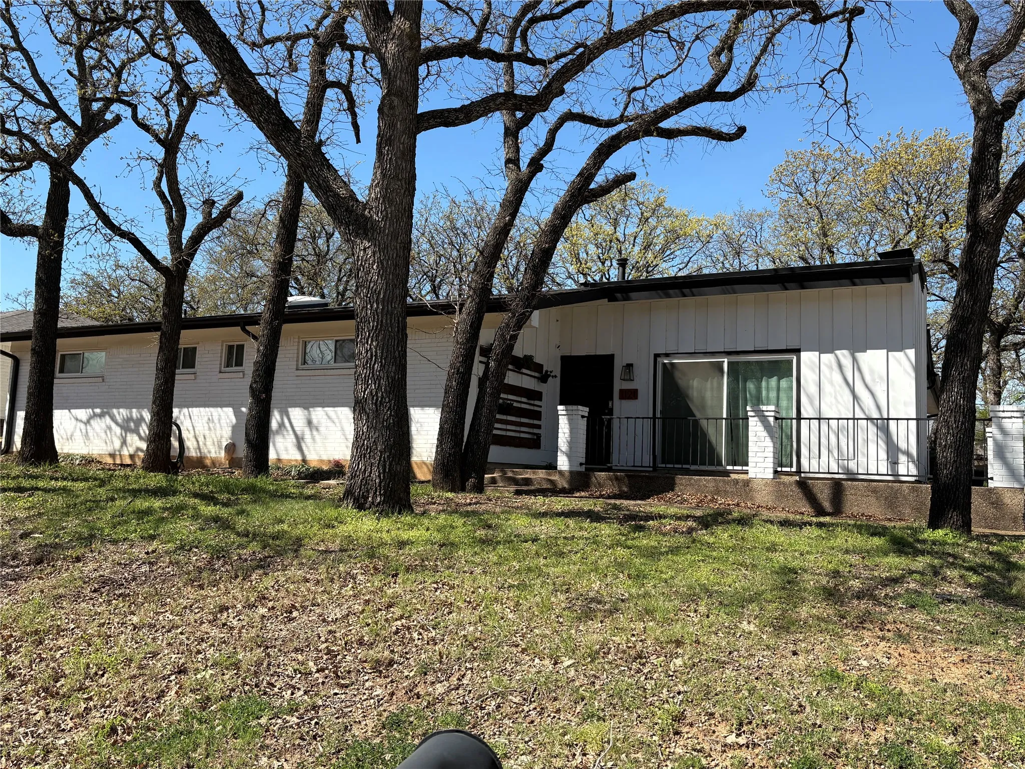 Single Family Residence For Sale in Tarrant County , 1121 Wade Drive, Bedford, Texas 76022, 3 Bedroom, 2 Bathroom, 2 Garage spaces, 1,544 Sqft, built in 1960, Preowned, mls#21213533, Real Estate Agent in Bedford, Homes For Sale in Tarrant county, Homes For Sale in Bedford, Realtor in Bedford Texas, Real Estate Brokerage Independent Realty Texas, Luminita Cordes Realtor