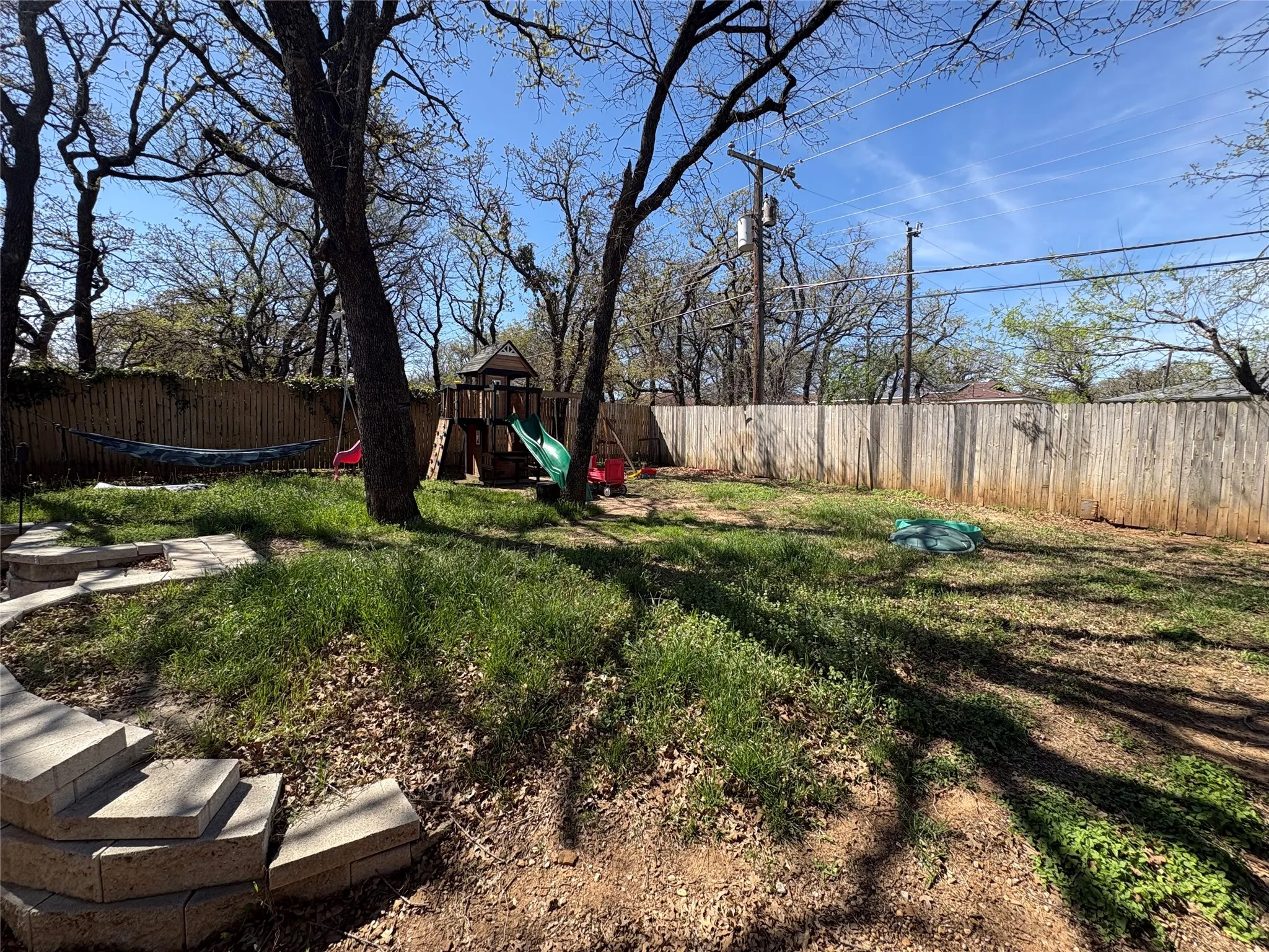 Single Family Residence For Sale in Tarrant County , 1121 Wade Drive, Bedford, Texas 76022, 3 Bedroom, 2 Bathroom, 2 Garage spaces, 1,544 Sqft, built in 1960, Preowned, mls#21213533, Real Estate Agent in Bedford, Homes For Sale in Tarrant county, Homes For Sale in Bedford, Realtor in Bedford Texas, Real Estate Brokerage Independent Realty Texas, Luminita Cordes Realtor