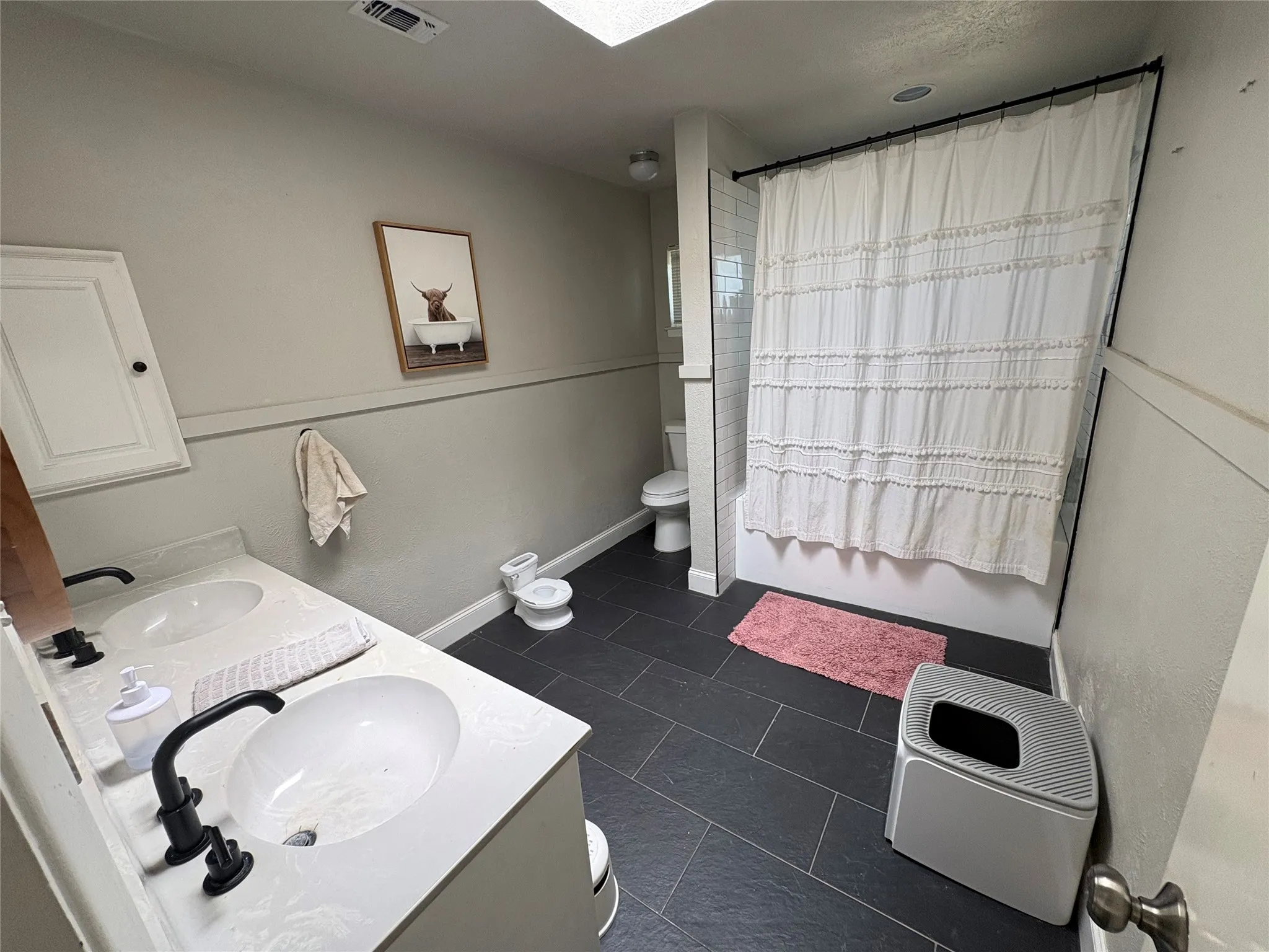 Single Family Residence For Sale in Tarrant County , 1121 Wade Drive, Bedford, Texas 76022, 3 Bedroom, 2 Bathroom, 2 Garage spaces, 1,544 Sqft, built in 1960, Preowned, mls#21213533, Real Estate Agent in Bedford, Homes For Sale in Tarrant county, Homes For Sale in Bedford, Realtor in Bedford Texas, Real Estate Brokerage Independent Realty Texas, Luminita Cordes Realtor