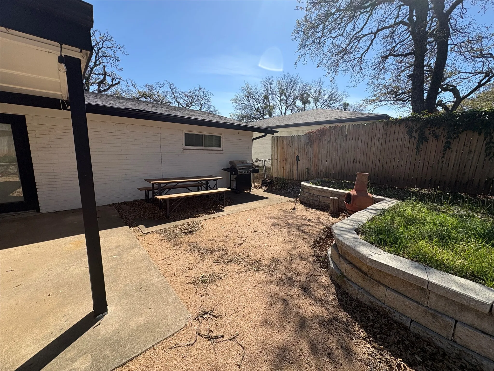 Single Family Residence For Sale in Tarrant County , 1121 Wade Drive, Bedford, Texas 76022, 3 Bedroom, 2 Bathroom, 2 Garage spaces, 1,544 Sqft, built in 1960, Preowned, mls#21213533, Real Estate Agent in Bedford, Homes For Sale in Tarrant county, Homes For Sale in Bedford, Realtor in Bedford Texas, Real Estate Brokerage Independent Realty Texas, Luminita Cordes Realtor