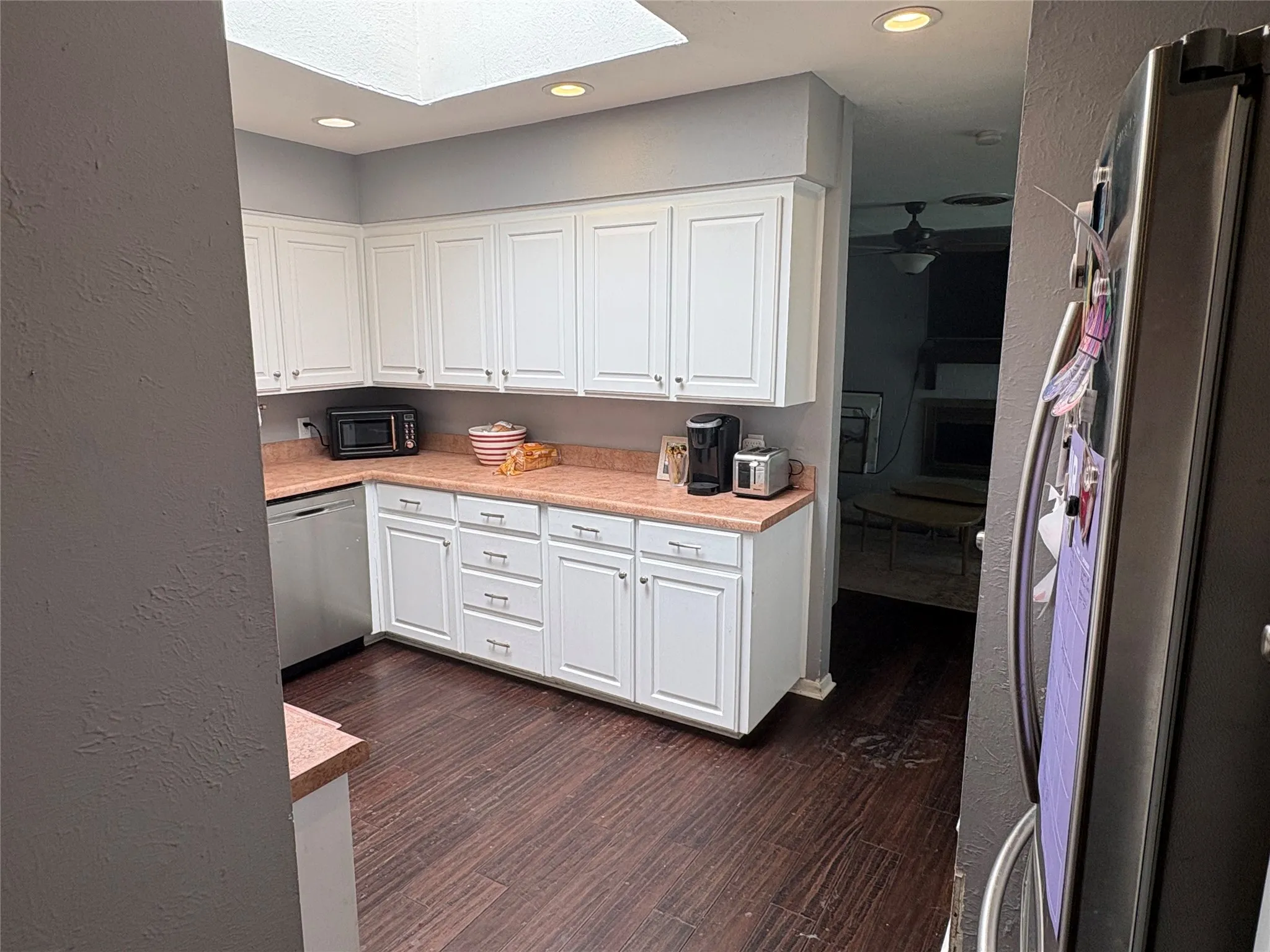 Single Family Residence For Sale in Tarrant County , 1121 Wade Drive, Bedford, Texas 76022, 3 Bedroom, 2 Bathroom, 2 Garage spaces, 1,544 Sqft, built in 1960, Preowned, mls#21213533, Real Estate Agent in Bedford, Homes For Sale in Tarrant county, Homes For Sale in Bedford, Realtor in Bedford Texas, Real Estate Brokerage Independent Realty Texas, Luminita Cordes Realtor