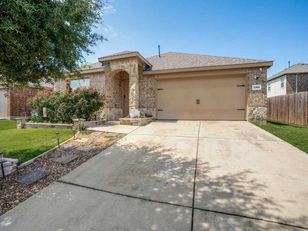 Single Family Residence For Sale in Collin County , 1703 Sorghum Drive, Princeton, Texas 75407, 4 Bedroom, 2 Bathroom, 2 Garage spaces, 1,892 Sqft, built in 2016, Preowned, mls#21211357, Real Estate Agent in Princeton, Homes For Sale in Collin county, Homes For Sale in Princeton, Realtor in Princeton Texas, Real Estate Brokerage Independent Realty Texas, Luminita Cordes Realtor