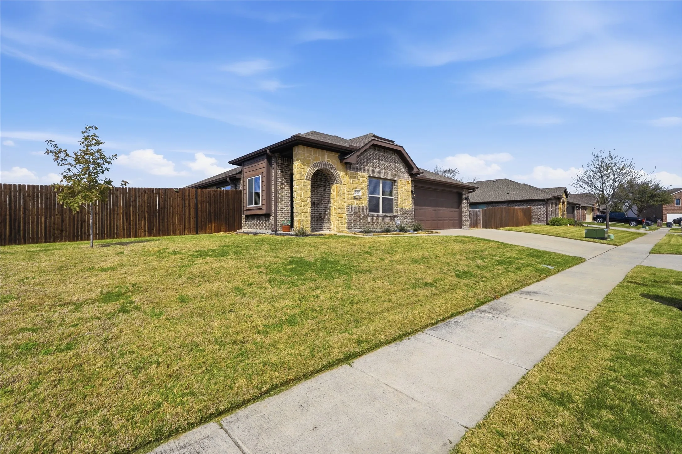 Single Family Residence For Sale in Collin County , 543 Johnson Drive, Lavon, Texas 75166, 3 Bedroom, 2 Bathroom, 2 Garage spaces, 1,862 Sqft, built in 2016, mls#21211908, Real Estate Agent in Lavon, Homes For Sale in Collin county, Homes For Sale in Lavon, Realtor in Lavon Texas, Real Estate Brokerage Independent Realty Texas, Luminita Cordes Realtor