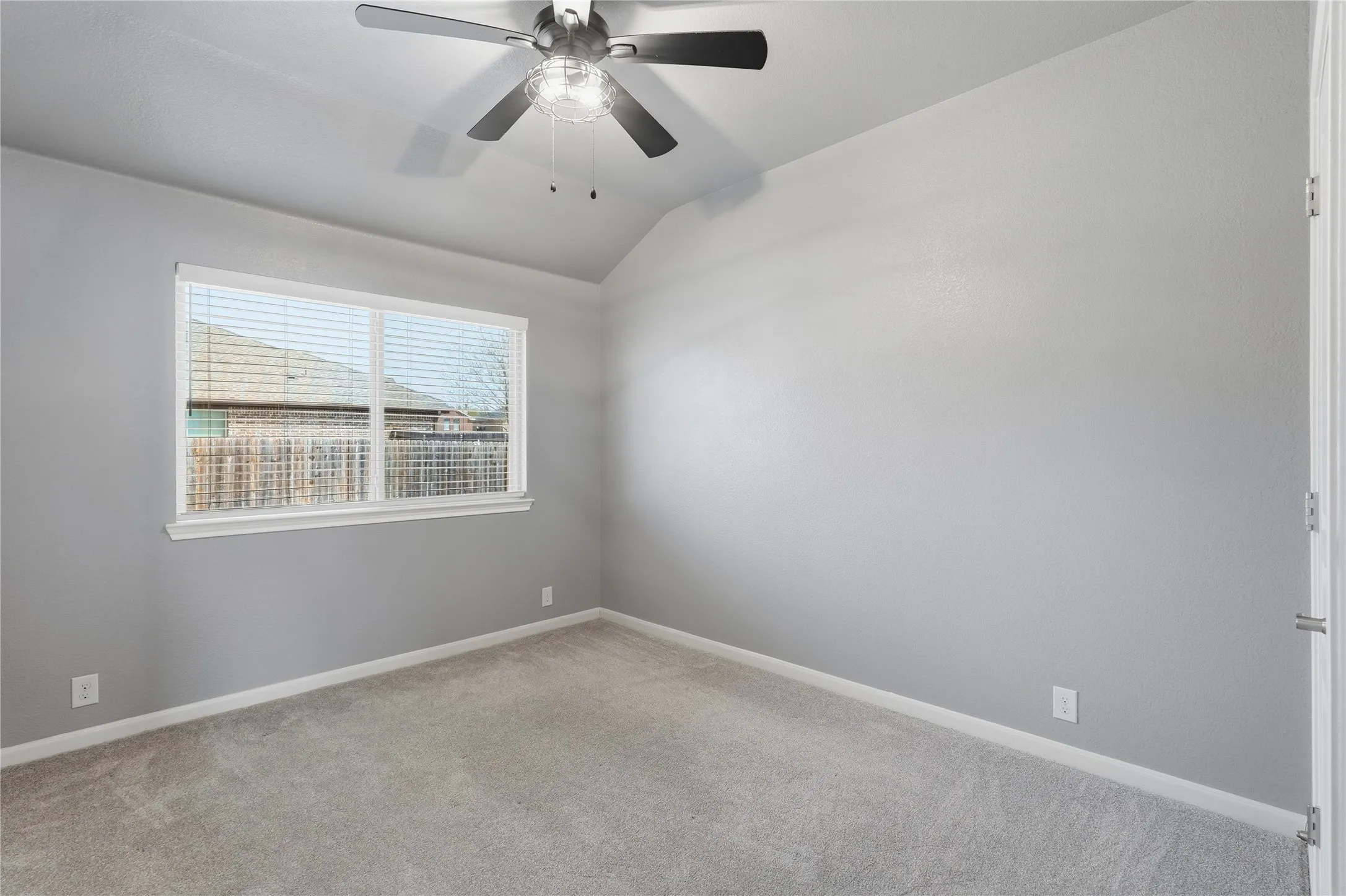 Single Family Residence For Sale in Collin County , 543 Johnson Drive, Lavon, Texas 75166, 3 Bedroom, 2 Bathroom, 2 Garage spaces, 1,862 Sqft, built in 2016, mls#21211908, Real Estate Agent in Lavon, Homes For Sale in Collin county, Homes For Sale in Lavon, Realtor in Lavon Texas, Real Estate Brokerage Independent Realty Texas, Luminita Cordes Realtor