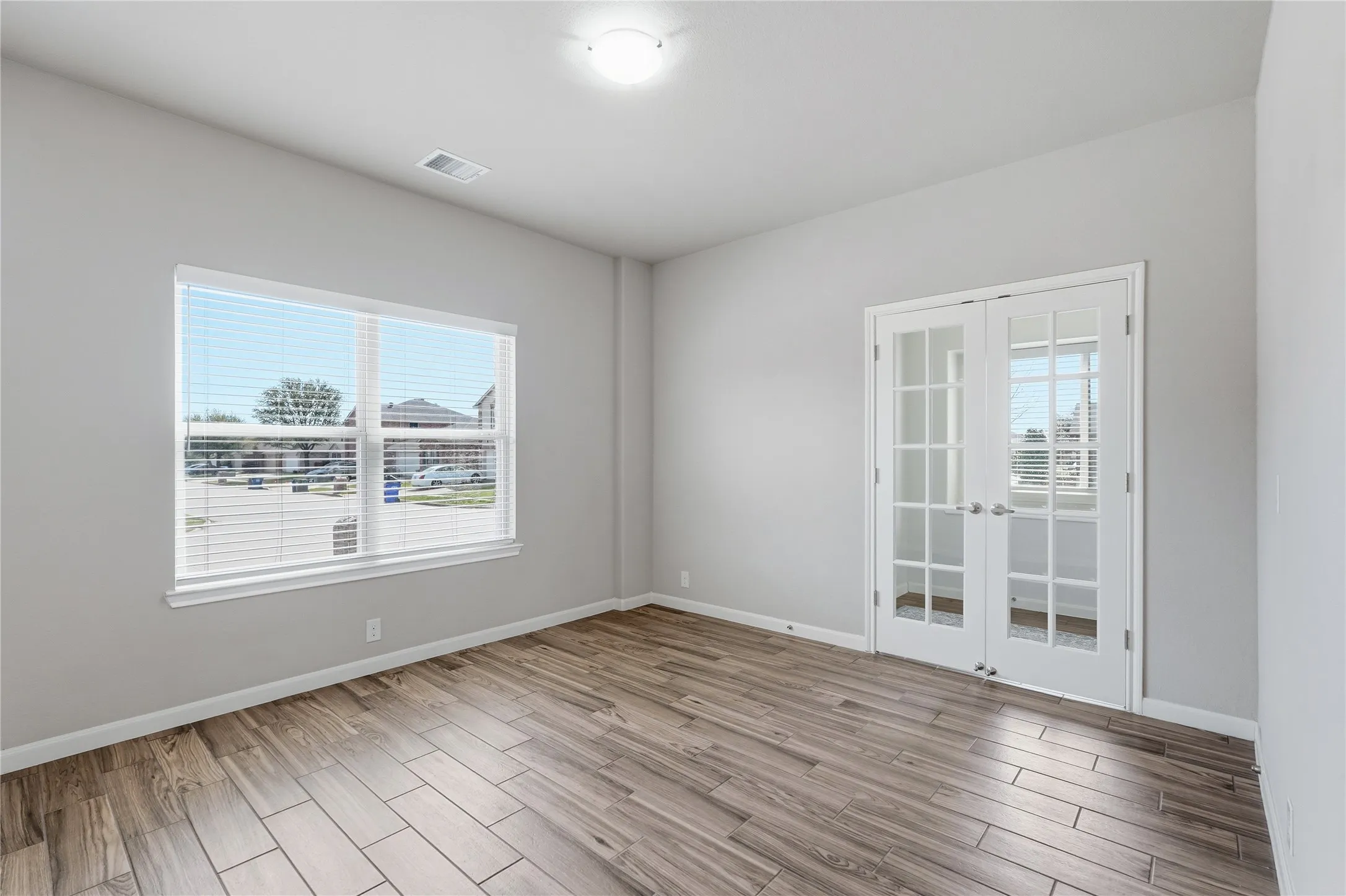 Single Family Residence For Sale in Collin County , 543 Johnson Drive, Lavon, Texas 75166, 3 Bedroom, 2 Bathroom, 2 Garage spaces, 1,862 Sqft, built in 2016, mls#21211908, Real Estate Agent in Lavon, Homes For Sale in Collin county, Homes For Sale in Lavon, Realtor in Lavon Texas, Real Estate Brokerage Independent Realty Texas, Luminita Cordes Realtor