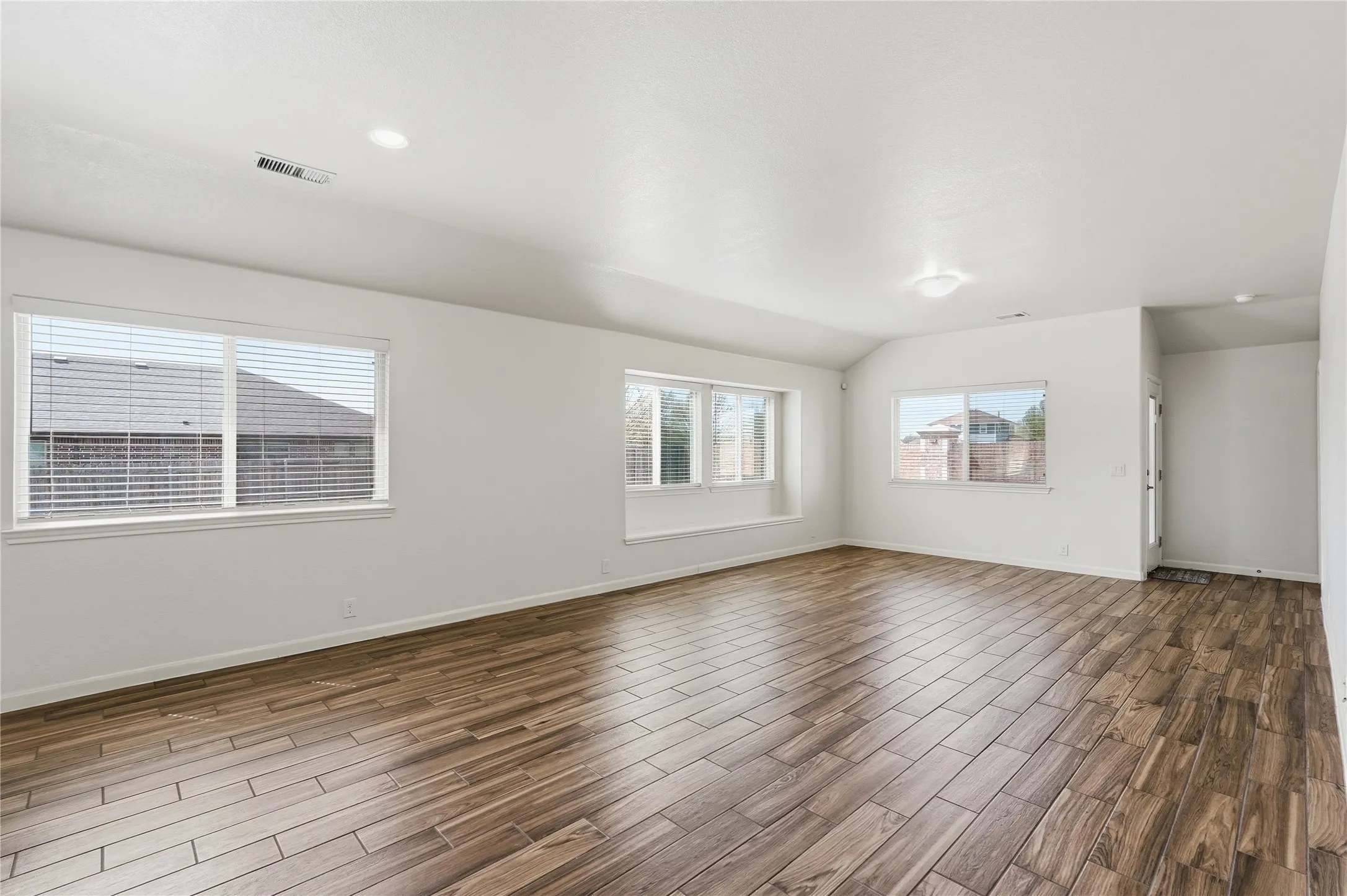 Single Family Residence For Sale in Collin County , 543 Johnson Drive, Lavon, Texas 75166, 3 Bedroom, 2 Bathroom, 2 Garage spaces, 1,862 Sqft, built in 2016, mls#21211908, Real Estate Agent in Lavon, Homes For Sale in Collin county, Homes For Sale in Lavon, Realtor in Lavon Texas, Real Estate Brokerage Independent Realty Texas, Luminita Cordes Realtor