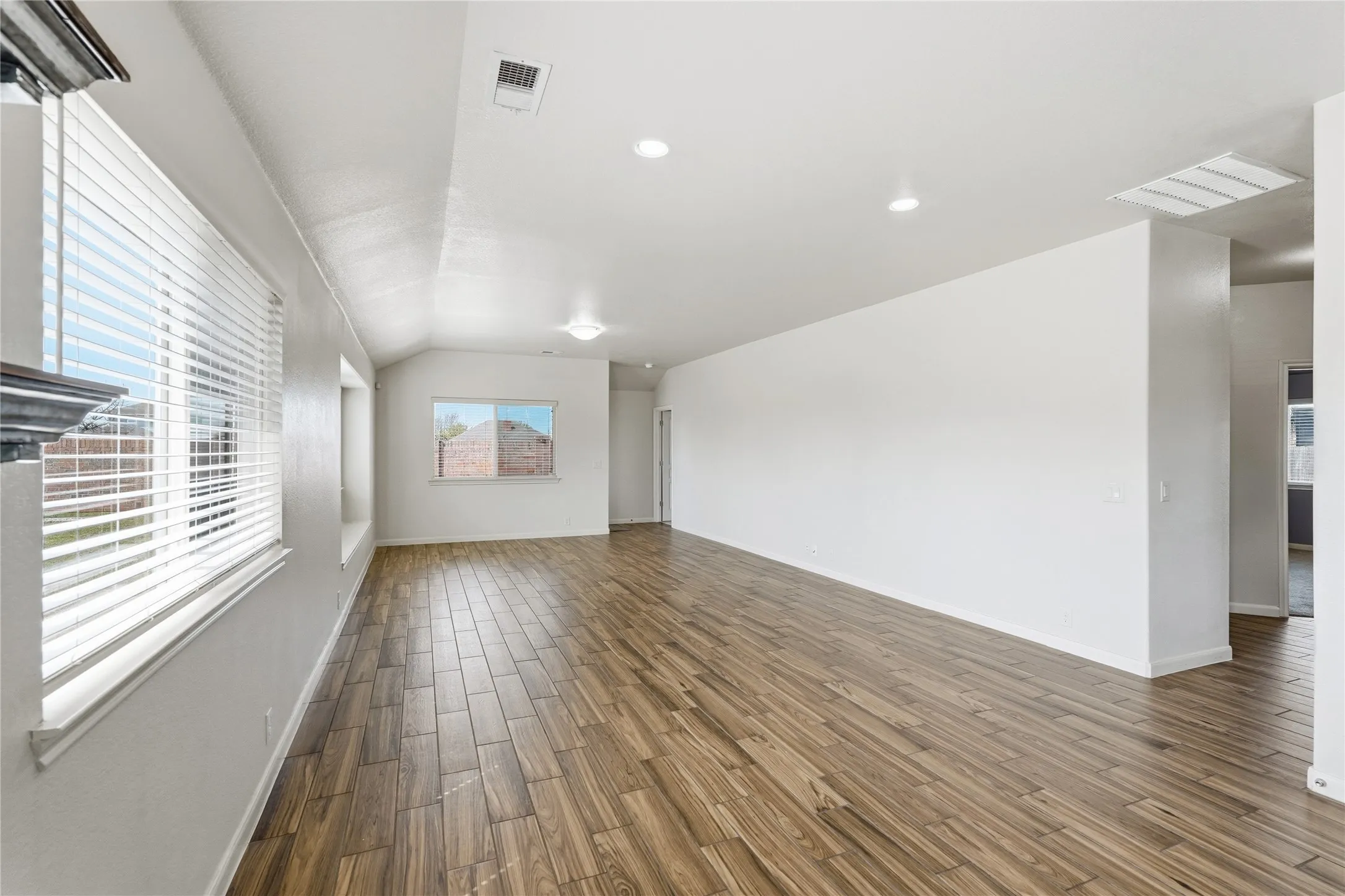 Single Family Residence For Sale in Collin County , 543 Johnson Drive, Lavon, Texas 75166, 3 Bedroom, 2 Bathroom, 2 Garage spaces, 1,862 Sqft, built in 2016, mls#21211908, Real Estate Agent in Lavon, Homes For Sale in Collin county, Homes For Sale in Lavon, Realtor in Lavon Texas, Real Estate Brokerage Independent Realty Texas, Luminita Cordes Realtor