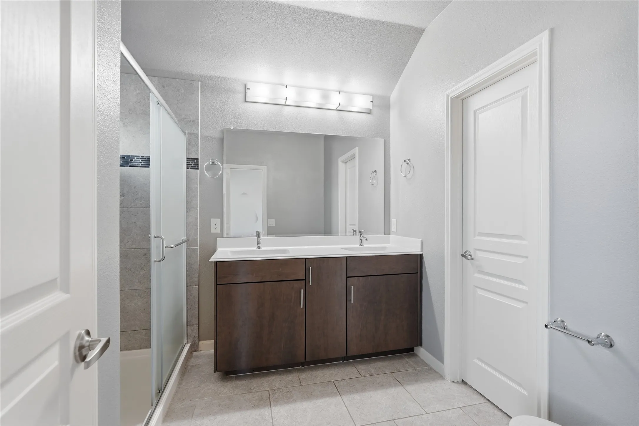 Single Family Residence For Sale in Collin County , 543 Johnson Drive, Lavon, Texas 75166, 3 Bedroom, 2 Bathroom, 2 Garage spaces, 1,862 Sqft, built in 2016, mls#21211908, Real Estate Agent in Lavon, Homes For Sale in Collin county, Homes For Sale in Lavon, Realtor in Lavon Texas, Real Estate Brokerage Independent Realty Texas, Luminita Cordes Realtor