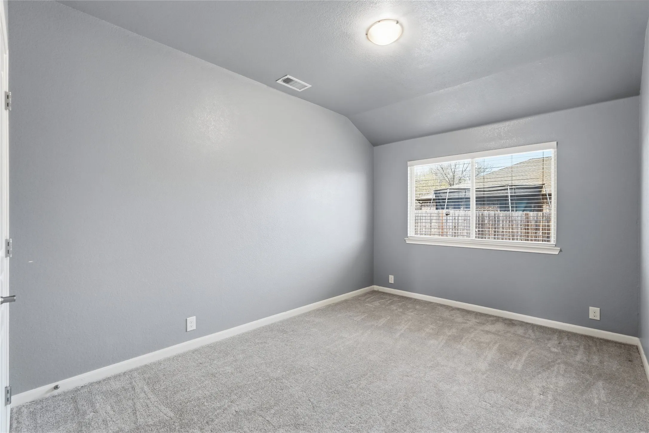 Single Family Residence For Sale in Collin County , 543 Johnson Drive, Lavon, Texas 75166, 3 Bedroom, 2 Bathroom, 2 Garage spaces, 1,862 Sqft, built in 2016, mls#21211908, Real Estate Agent in Lavon, Homes For Sale in Collin county, Homes For Sale in Lavon, Realtor in Lavon Texas, Real Estate Brokerage Independent Realty Texas, Luminita Cordes Realtor