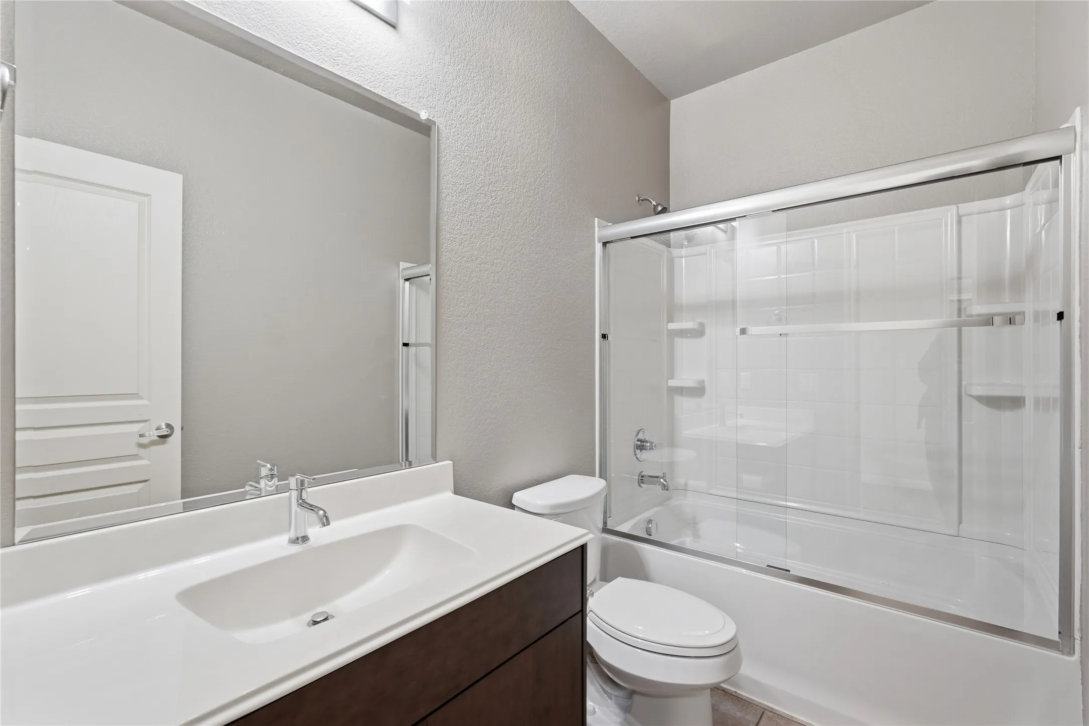 Single Family Residence For Sale in Collin County , 543 Johnson Drive, Lavon, Texas 75166, 3 Bedroom, 2 Bathroom, 2 Garage spaces, 1,862 Sqft, built in 2016, mls#21211908, Real Estate Agent in Lavon, Homes For Sale in Collin county, Homes For Sale in Lavon, Realtor in Lavon Texas, Real Estate Brokerage Independent Realty Texas, Luminita Cordes Realtor