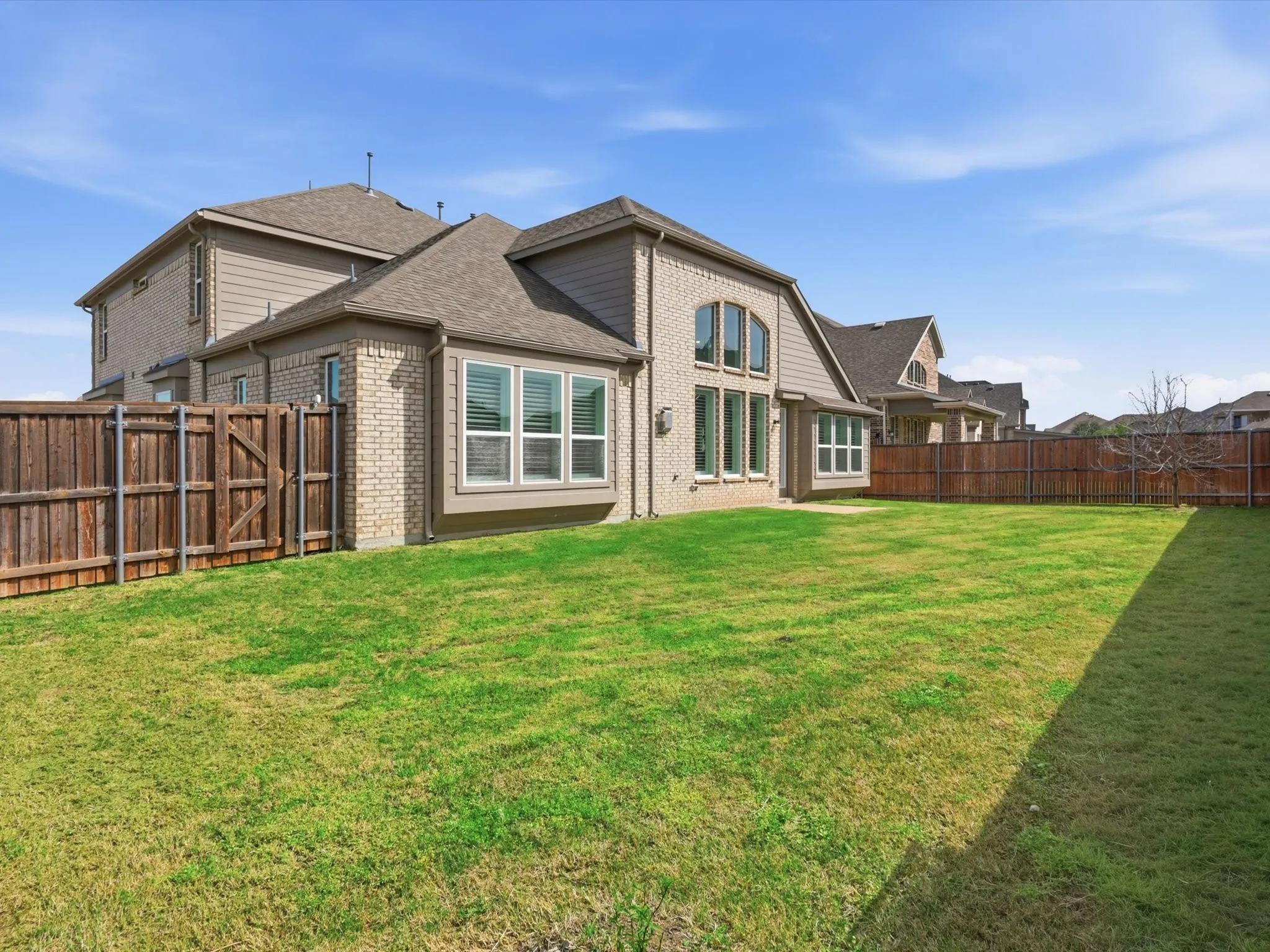 Single Family Residence For Sale in Collin County , 120 Spanish Bluebell Drive, Wylie, Texas 75098, 4 Bedroom, 3 Bathroom, 2 Garage spaces, 4,191 Sqft, built in 2019, mls#21208301, Real Estate Agent in Wylie, Homes For Sale in Collin county, Homes For Sale in Wylie, Realtor in Wylie Texas, Real Estate Brokerage Independent Realty Texas, Luminita Cordes Realtor