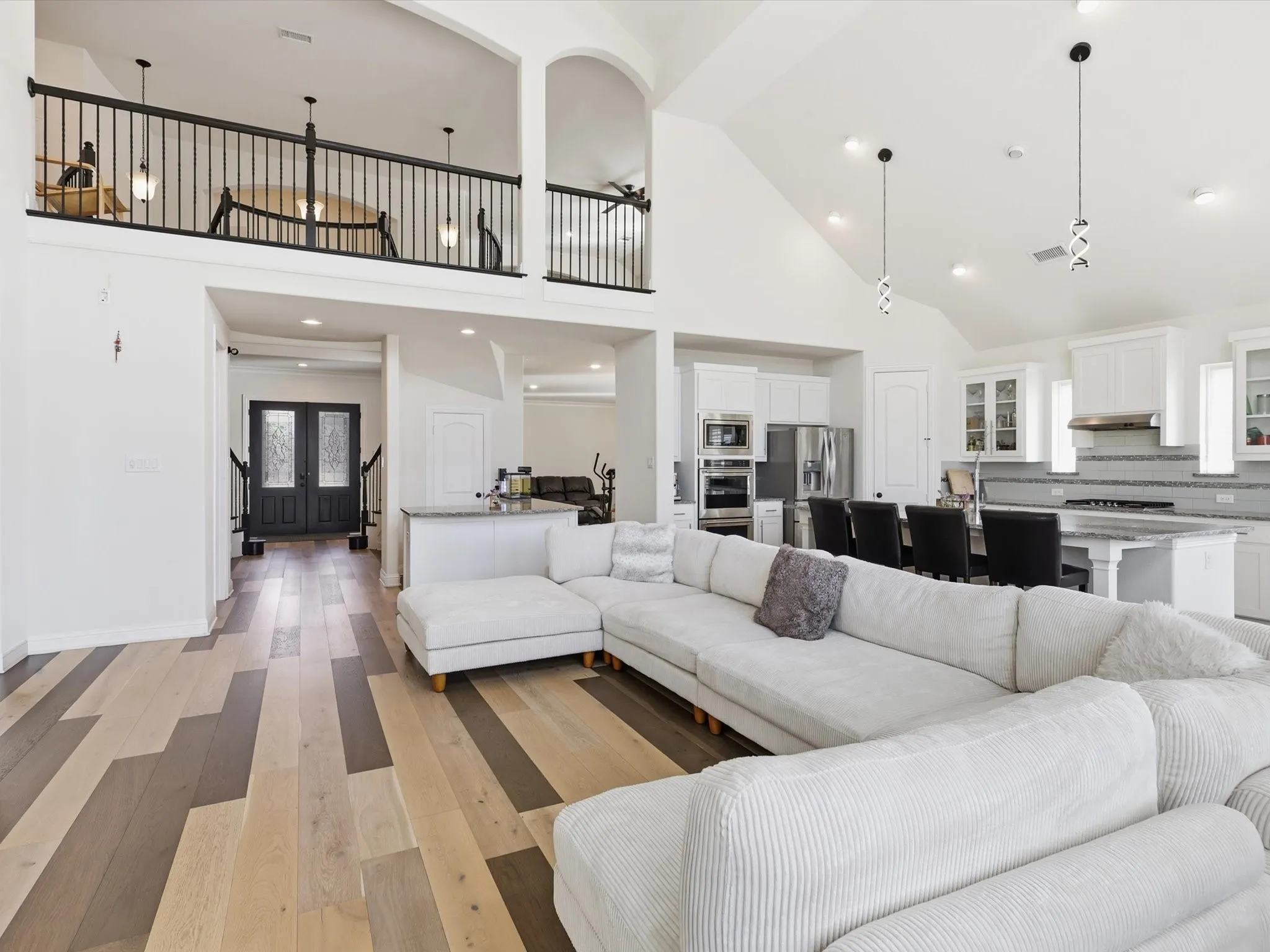 Single Family Residence For Sale in Collin County , 120 Spanish Bluebell Drive, Wylie, Texas 75098, 4 Bedroom, 3 Bathroom, 2 Garage spaces, 4,191 Sqft, built in 2019, mls#21208301, Real Estate Agent in Wylie, Homes For Sale in Collin county, Homes For Sale in Wylie, Realtor in Wylie Texas, Real Estate Brokerage Independent Realty Texas, Luminita Cordes Realtor