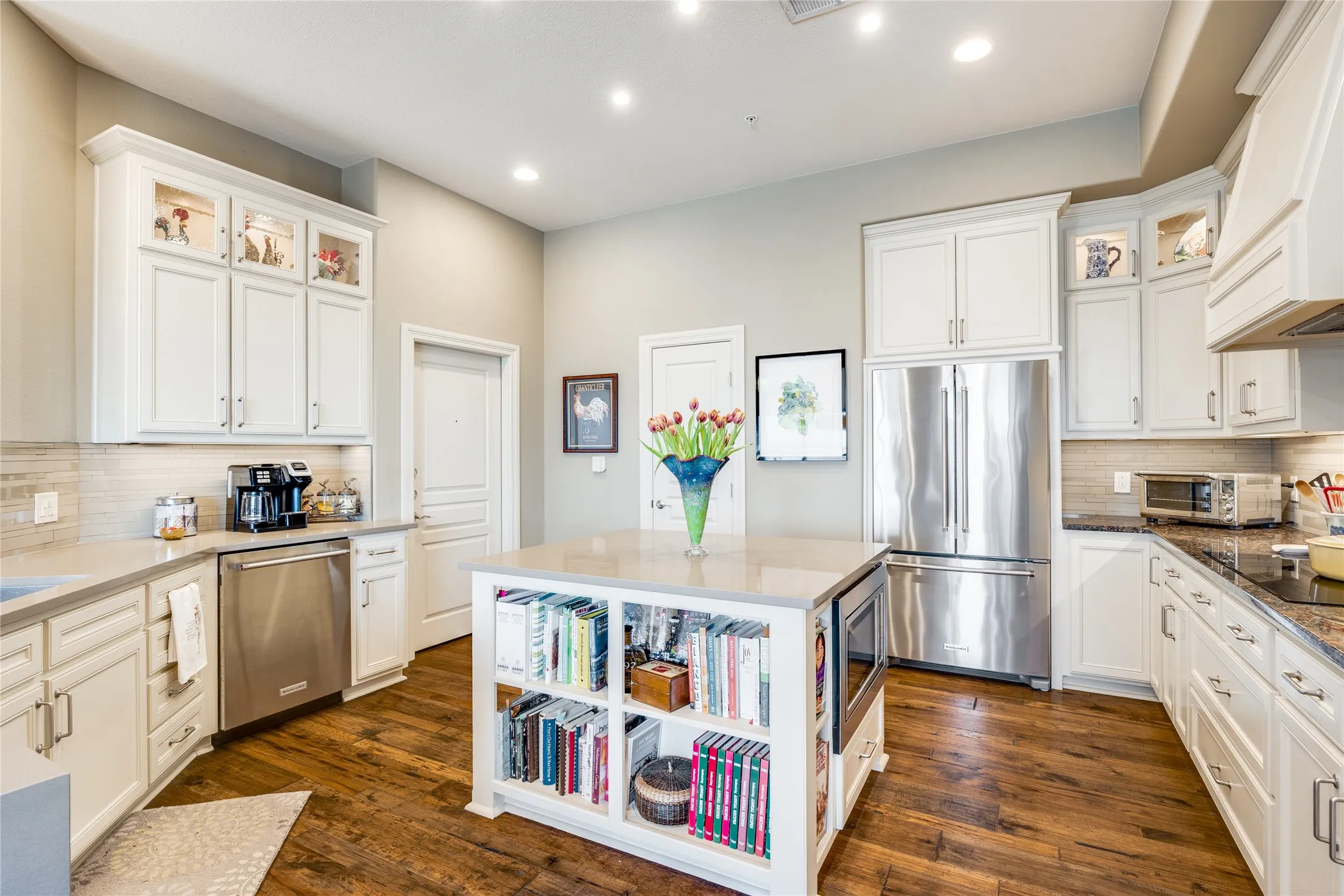 Condominium For Sale in Dallas County , 330 Las Colinas Boulevard E 1508, Irving, Texas 75039, 2 Bedroom, 3 Bathroom, 2 Garage spaces, 3,060 Sqft, built in 2001, Preowned, Price $1,350,000, mls#21169667, Real Estate Agent in Irving, Homes For Sale in Dallas county, Homes For Sale in Irving, Realtor in Irving Texas, Real Estate Brokerage Independent Realty Texas, Luminita Cordes Realtor